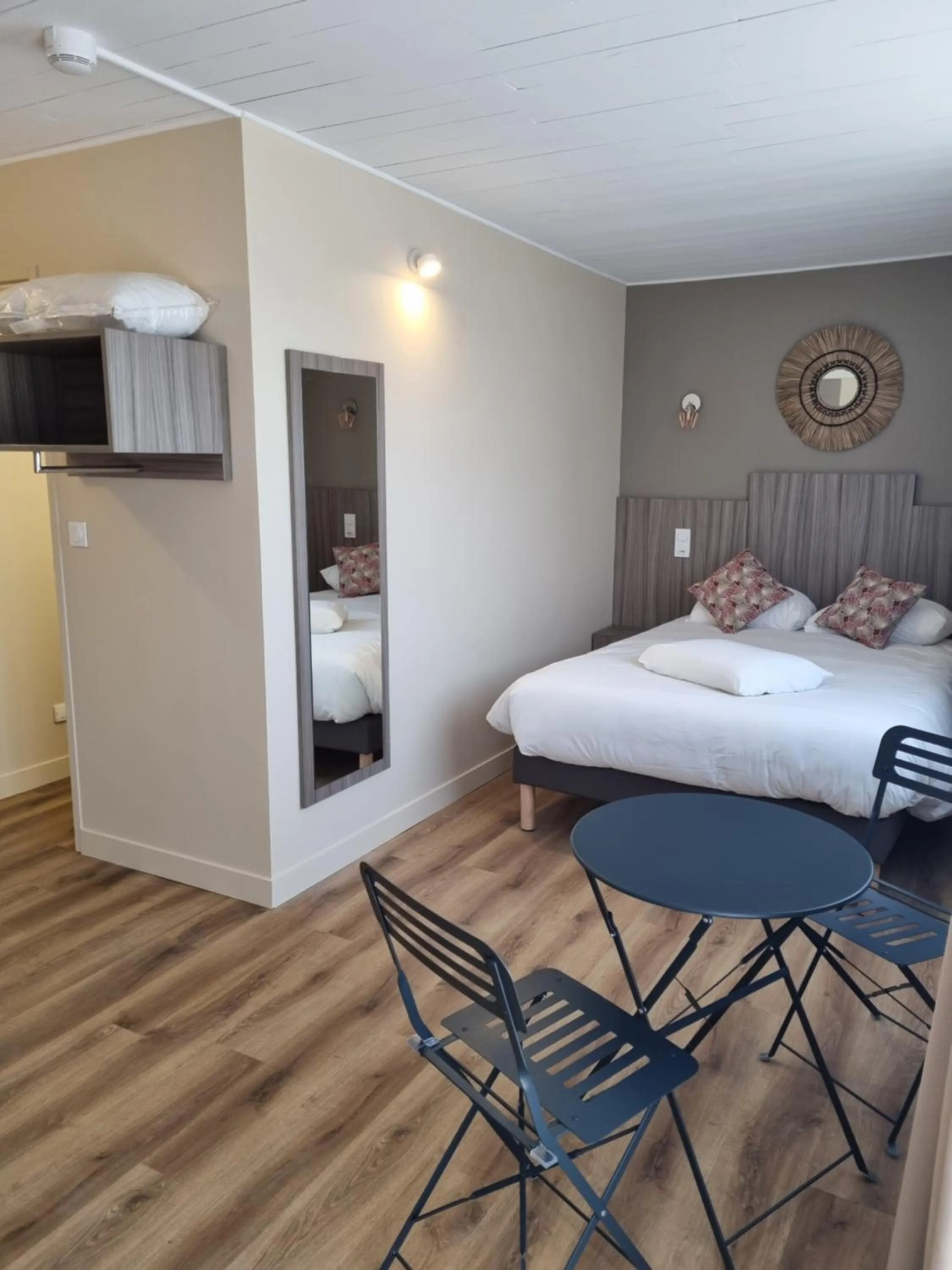 Bedroom, Bed in Kyriad Angoulême Nord Champniers- Hôtel & Résidence