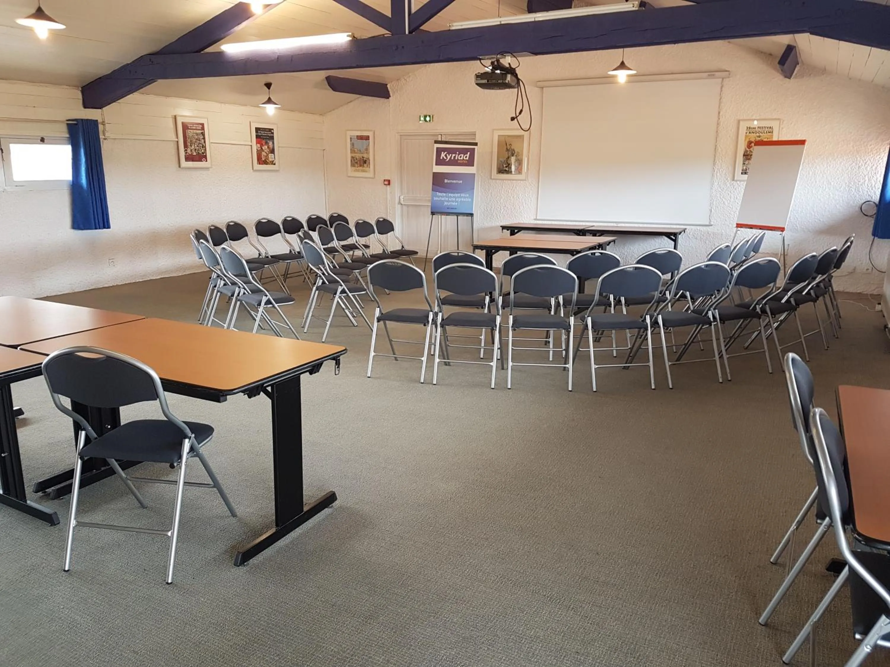 Meeting/conference room in Kyriad Angoulême Nord Champniers- Hôtel & Résidence