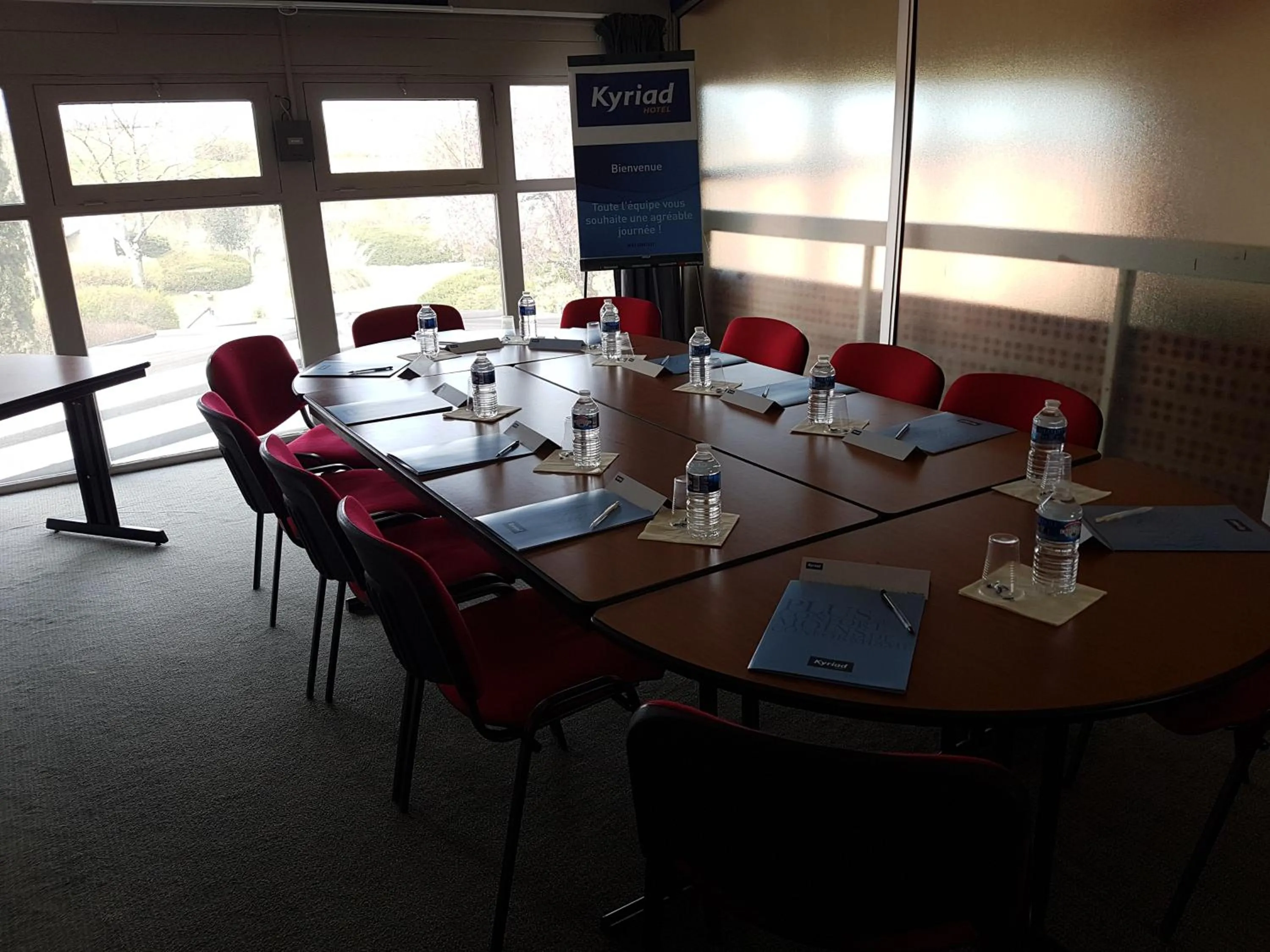 Meeting/conference room in Kyriad Angoulême Nord Champniers- Hôtel & Résidence