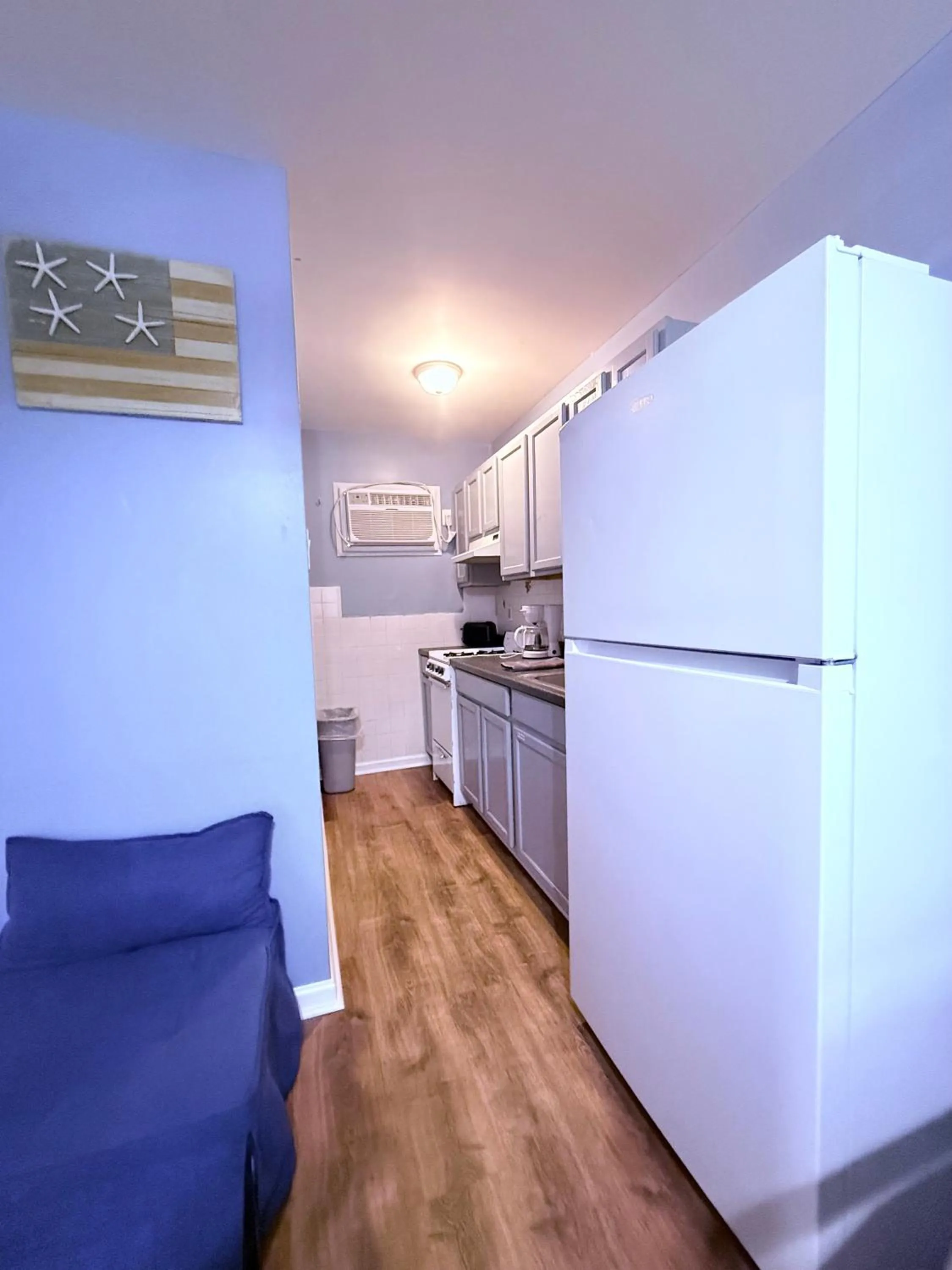 Kitchen or kitchenette in Twilight Motel