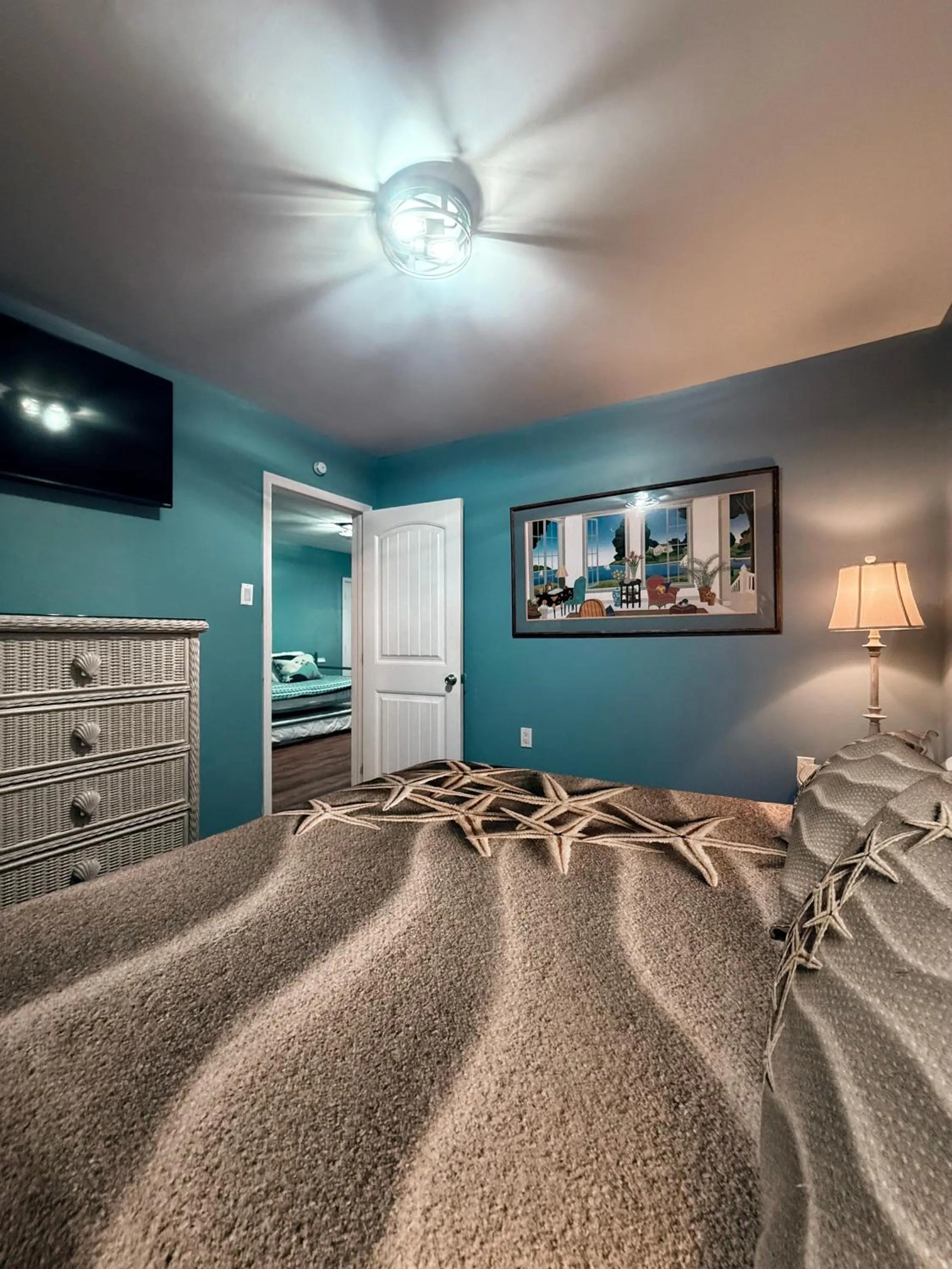 Bedroom, Bed in Twilight Motel