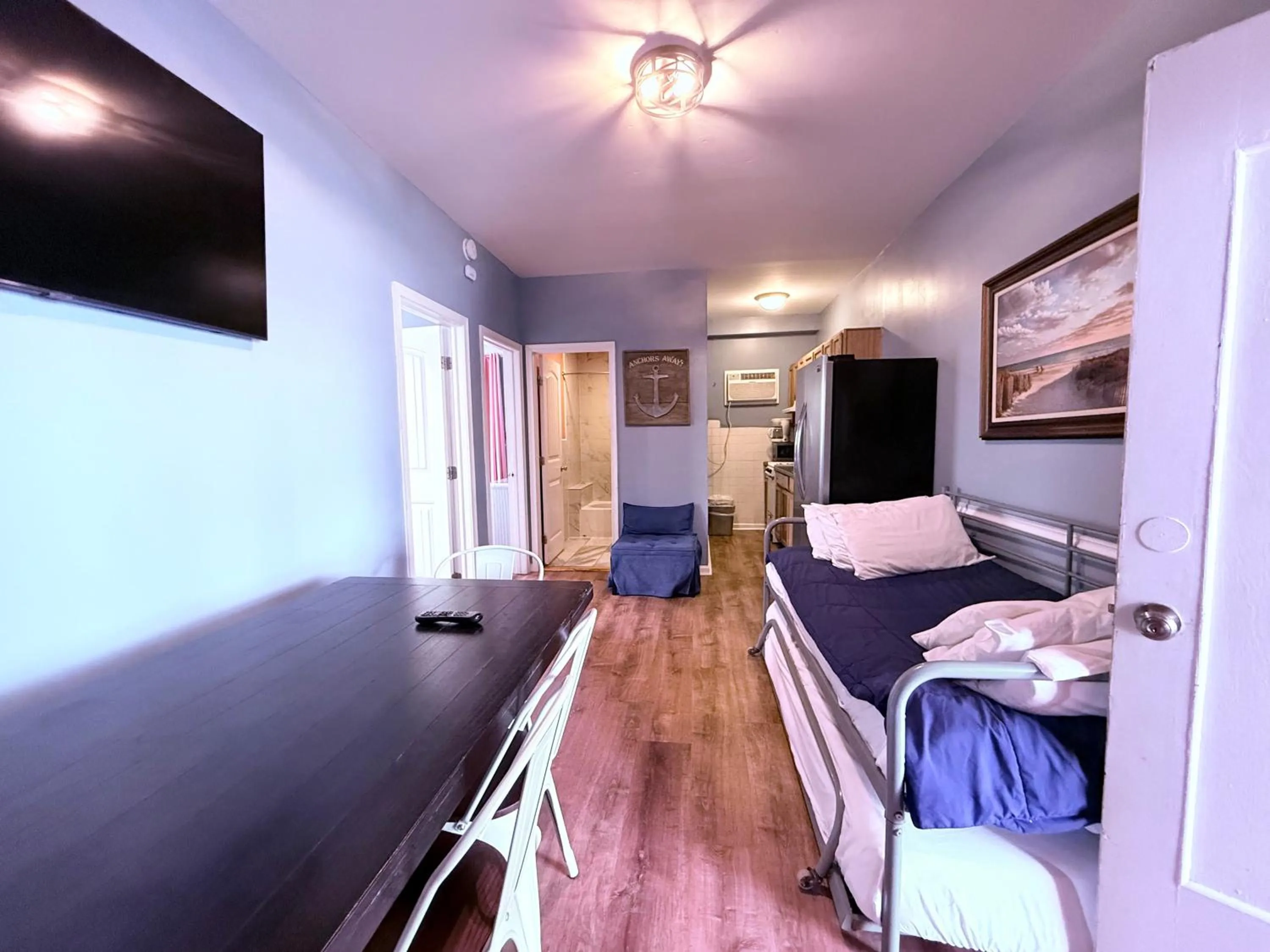 Living room, Bed in Twilight Motel