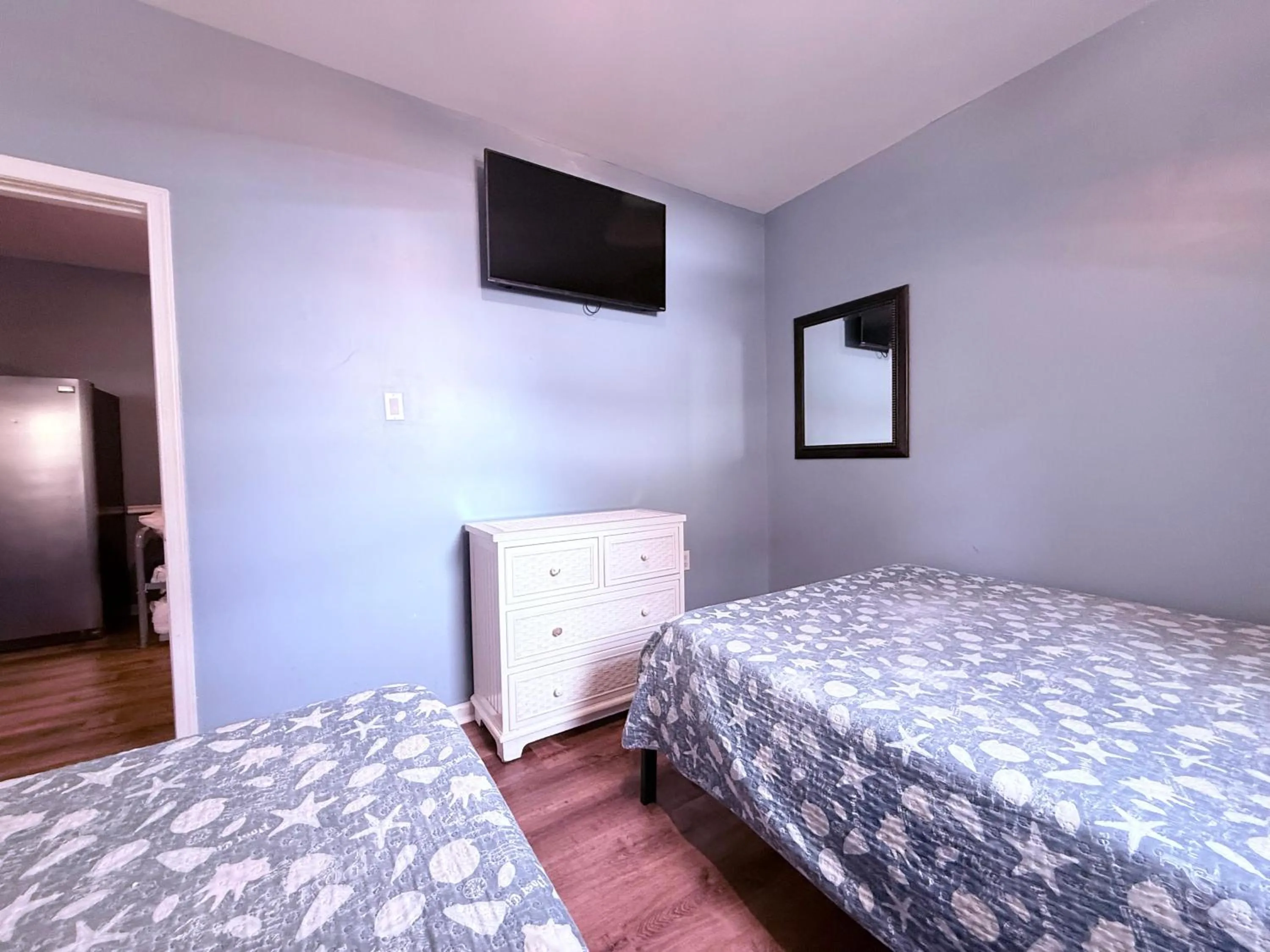 Bedroom, Bed in Twilight Motel