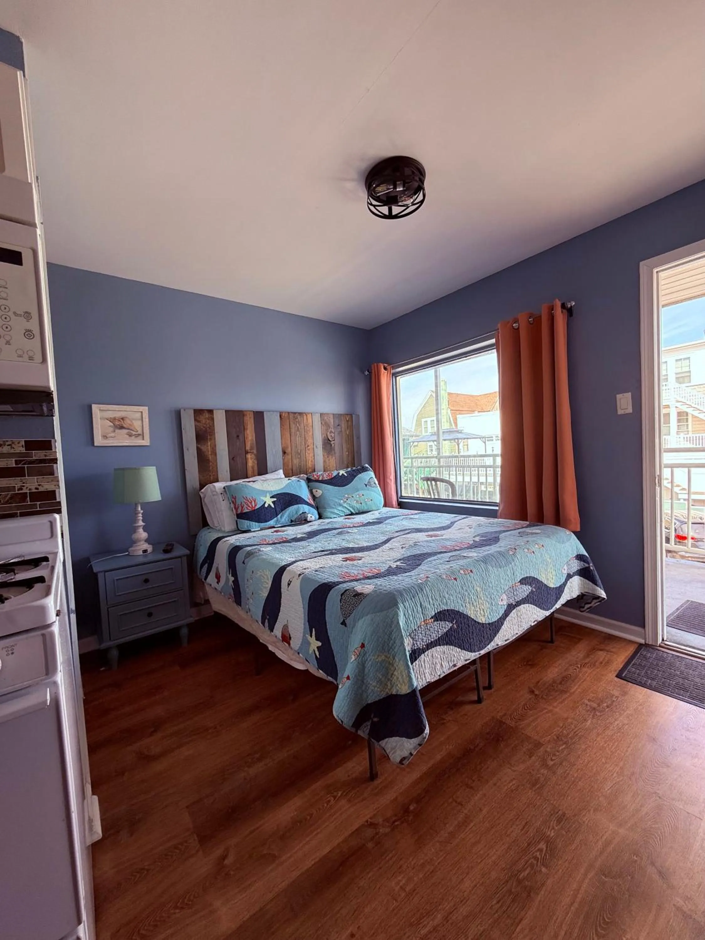 Bedroom, Bed in Twilight Motel