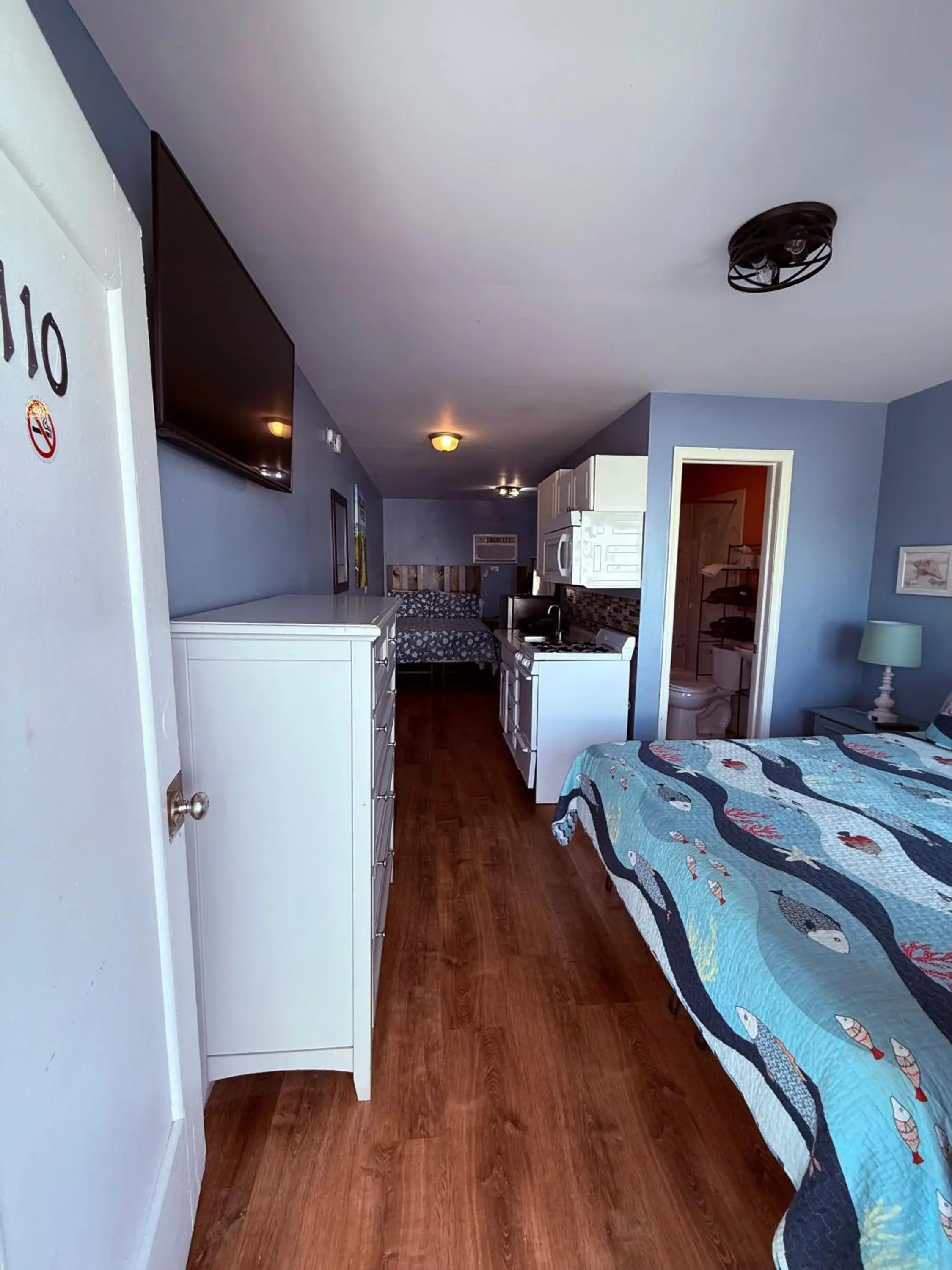 Deluxe Room with Kitchenette in Twilight Motel Deluxe Room with Kitchenette in Twilight Motel