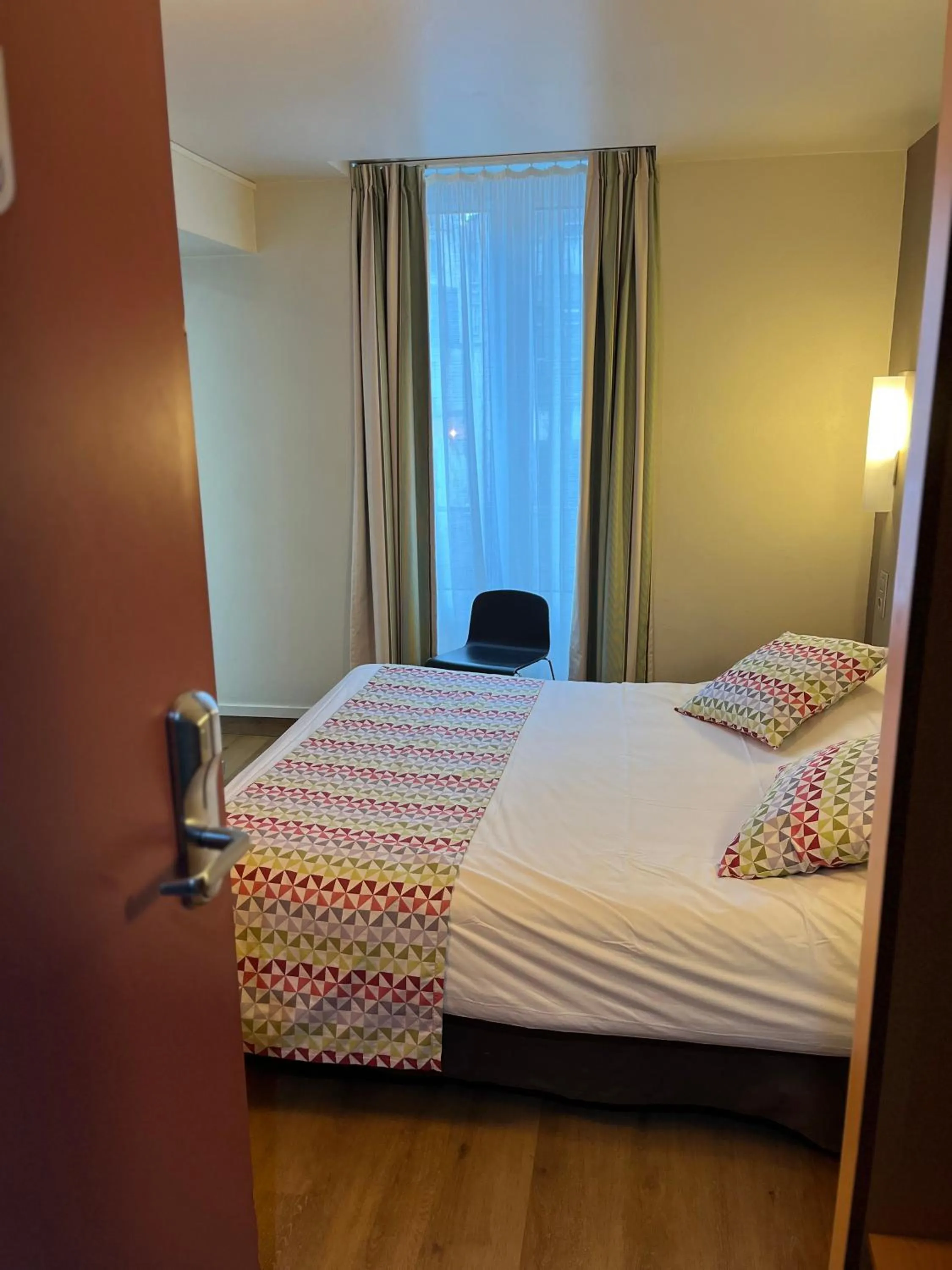 Bed in Campanile Paris 14 - Maine Montparnasse