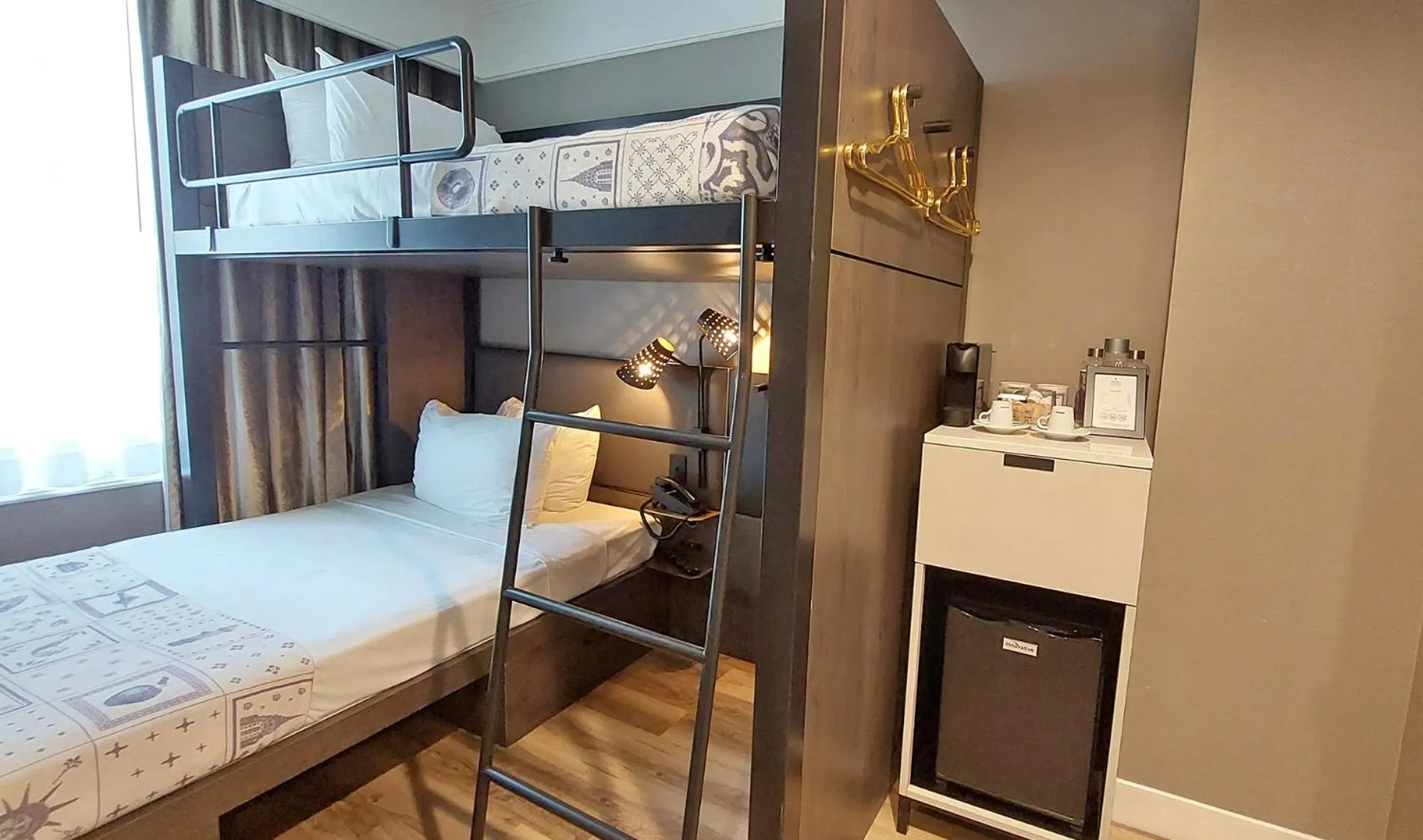 Decorative detail, Bed in Pestana Park Avenue