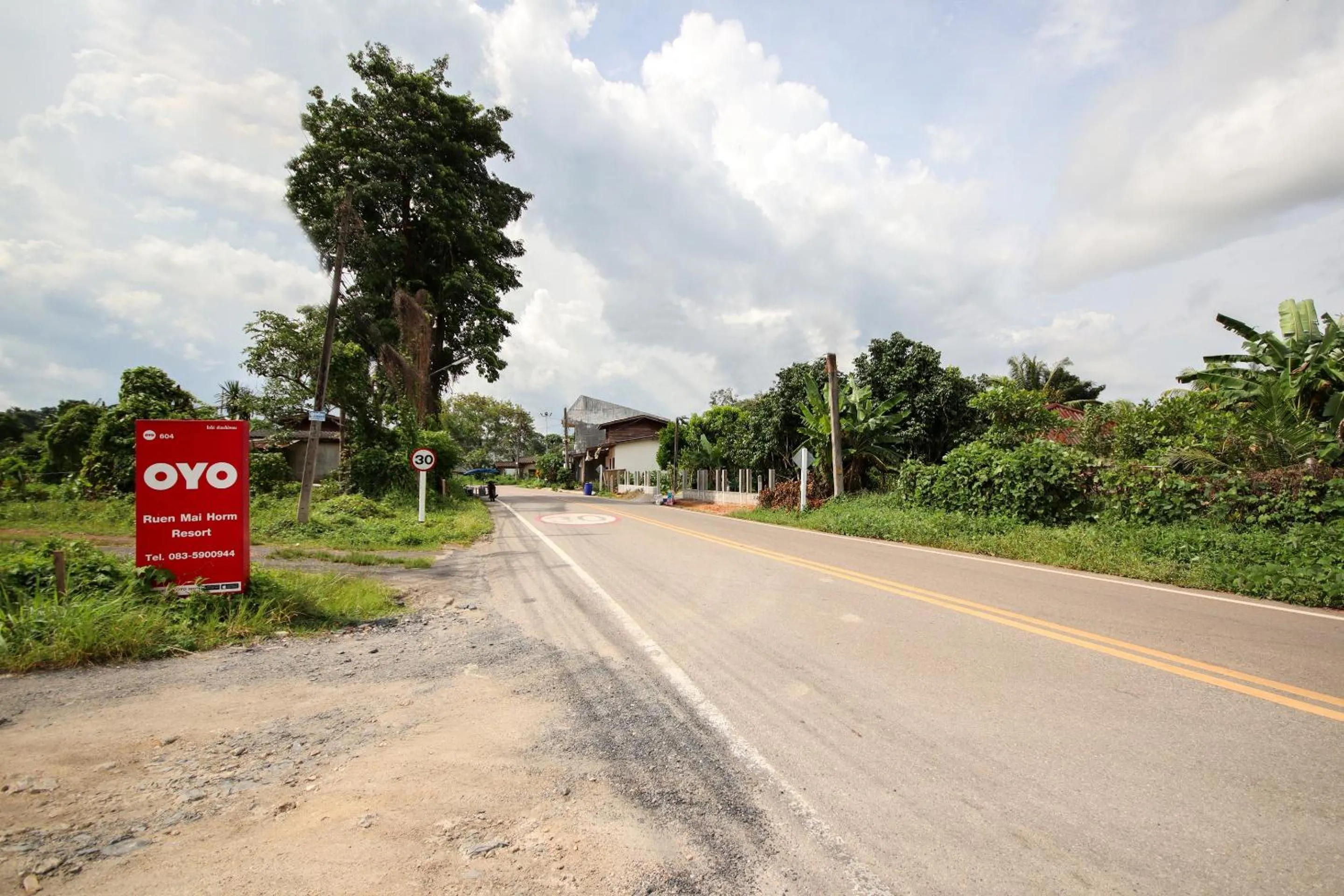Facade/entrance in OYO 604 Ruen Mai Horm Resort