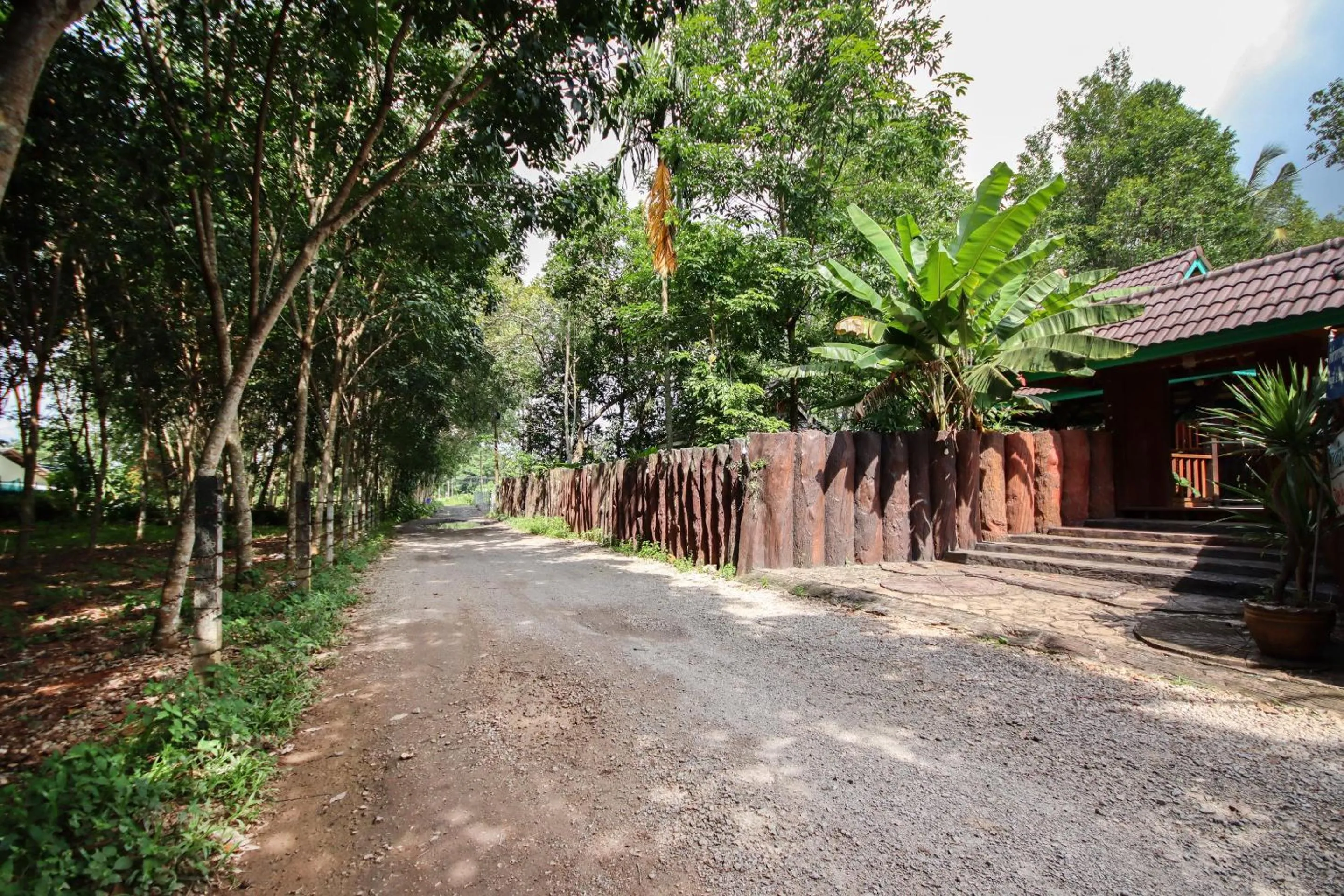 Facade/entrance in OYO 604 Ruen Mai Horm Resort