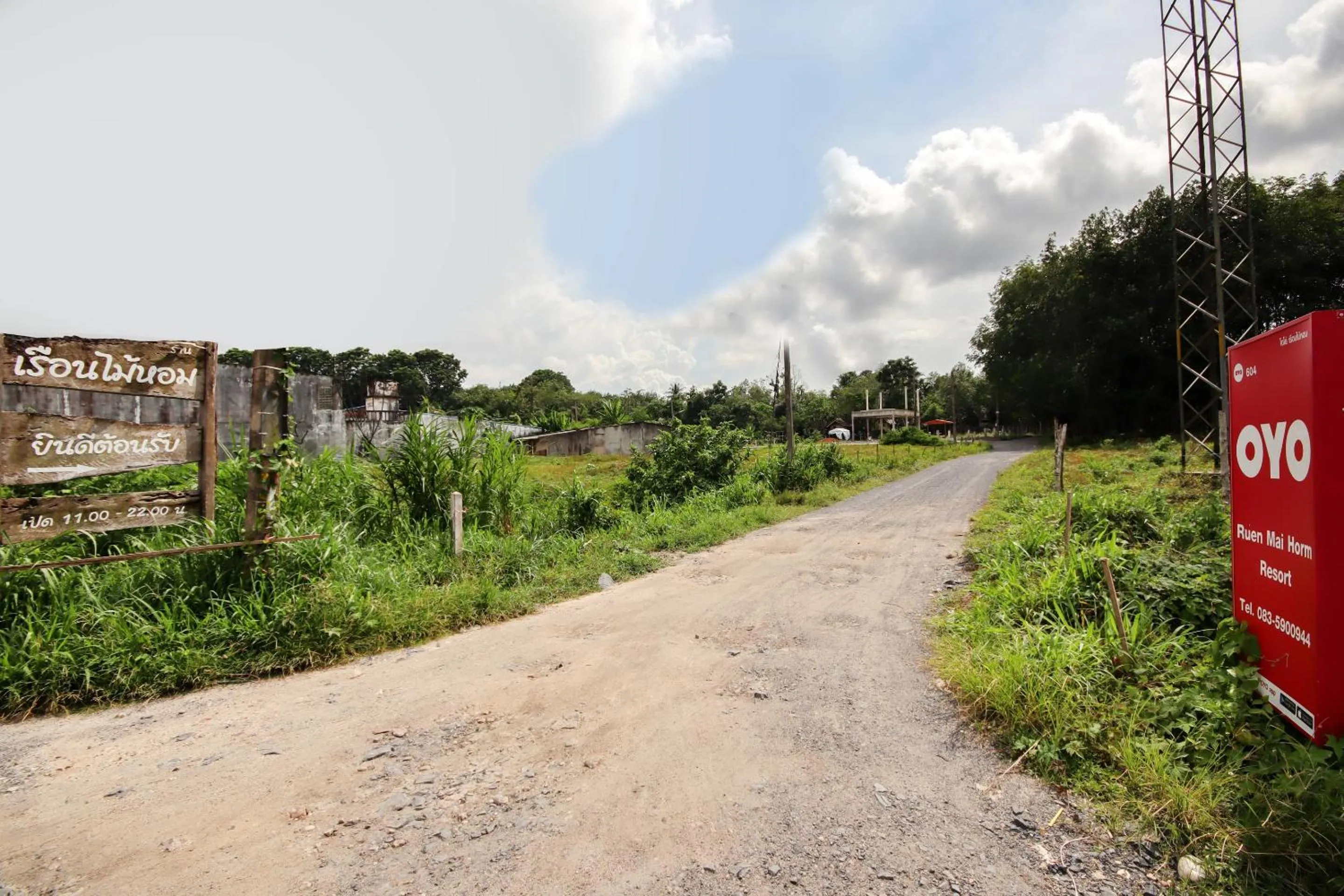 Facade/entrance in OYO 604 Ruen Mai Horm Resort