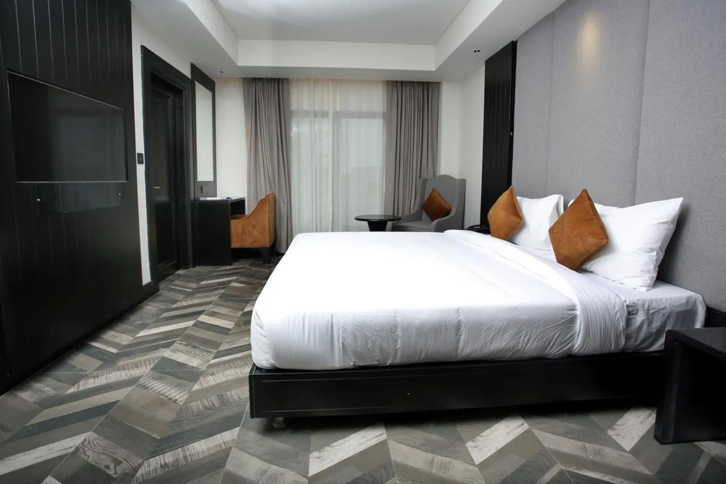 Photo of the whole room, Bed in LEMARQ