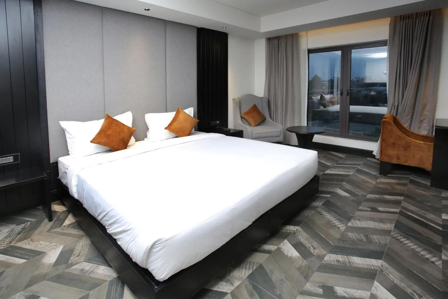 Photo of the whole room, Bed in LEMARQ