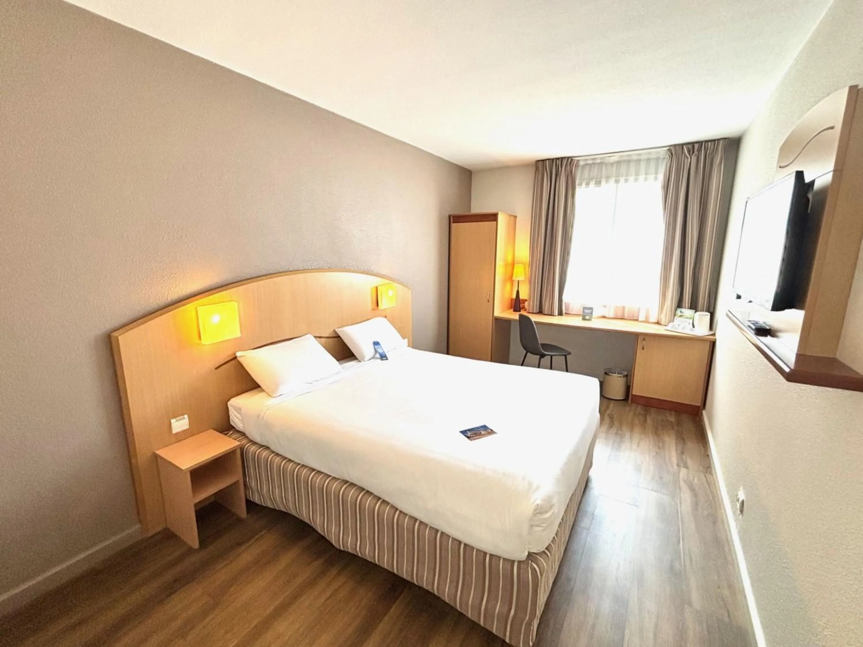 Photo of the whole room, Bed in Kyriad Hotel Montpellier Centre Antigone