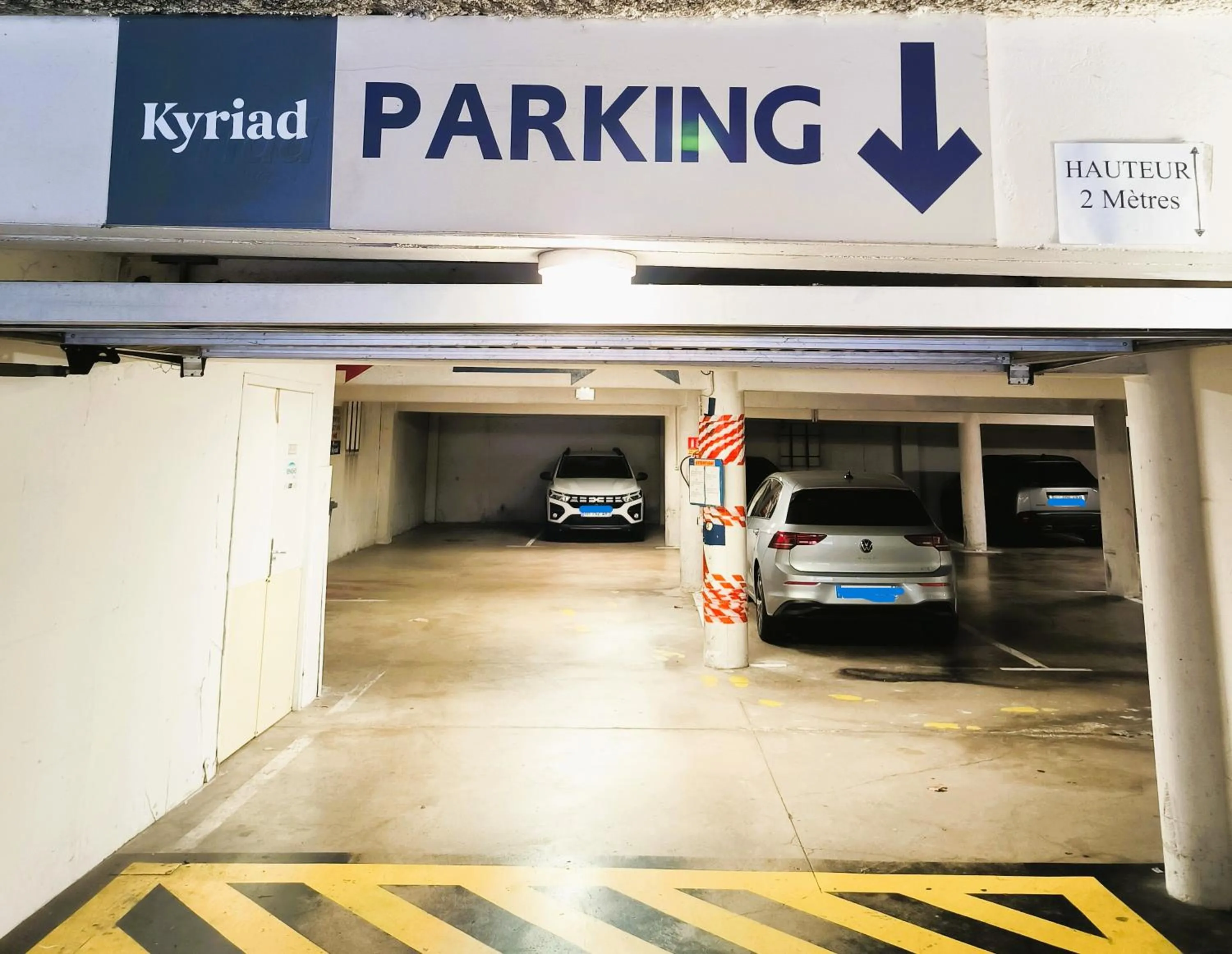 Parking in Kyriad Hotel Montpellier Centre Antigone