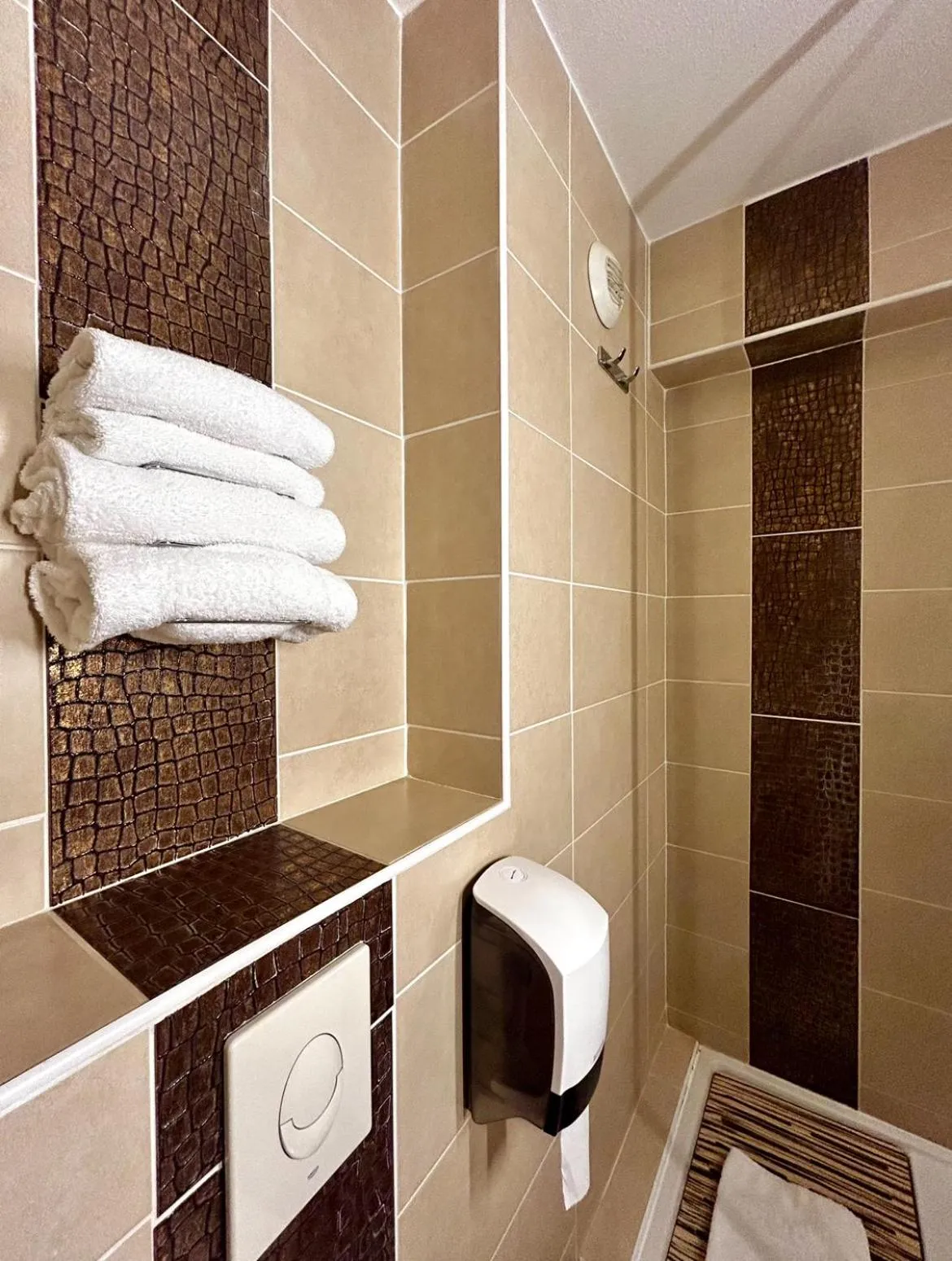 Bathroom in Kyriad Hotel Montpellier Centre Antigone