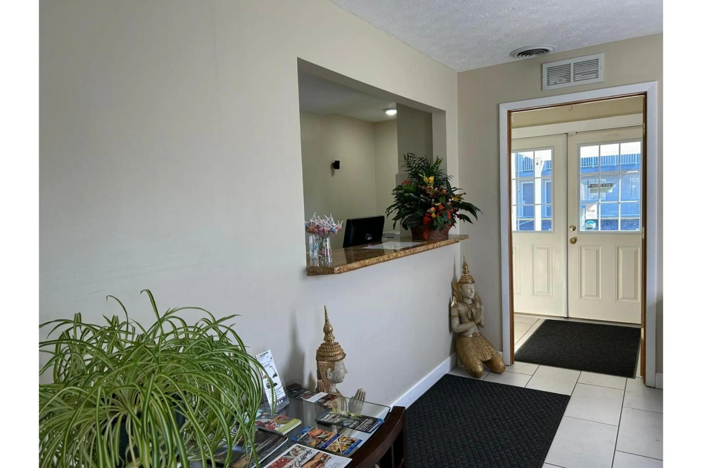 Lobby or reception in Lake Logan Inn Capital O Ohio