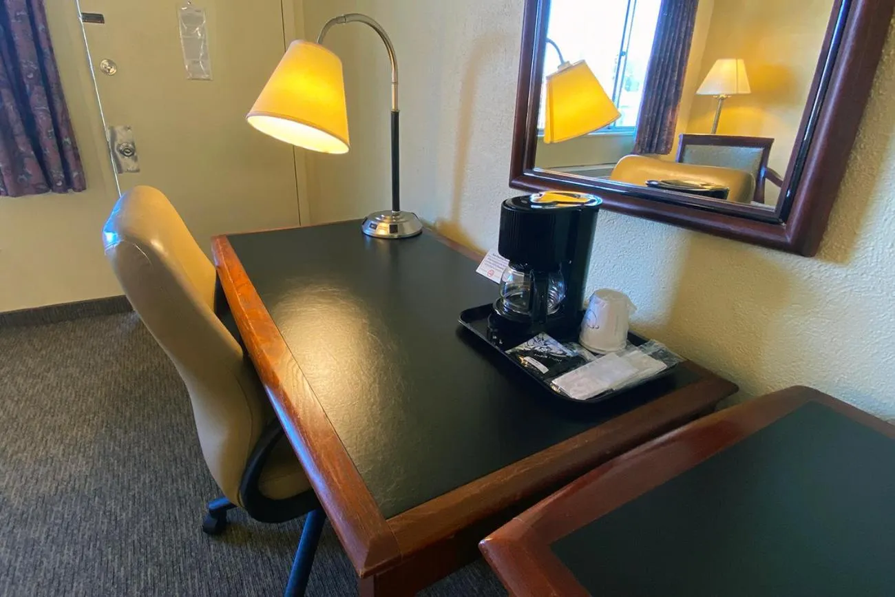 hair dresser in Budget Inn