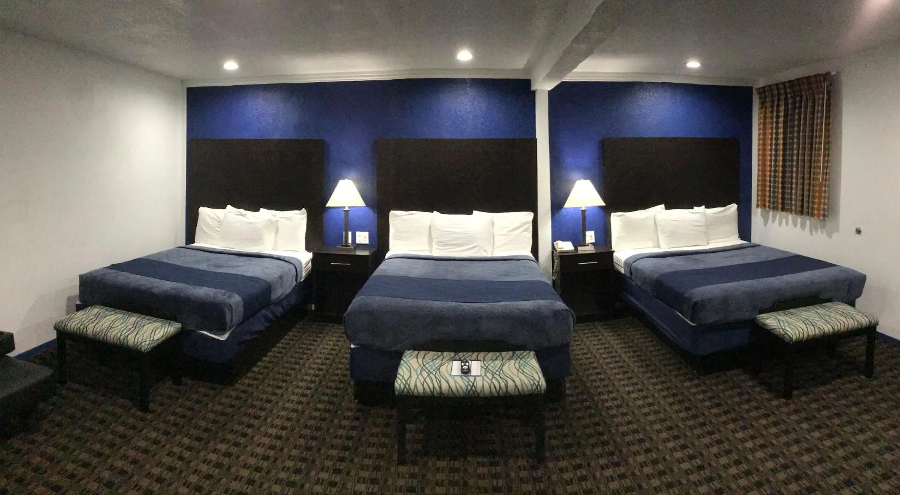 Bed in Budget Inn & Suites