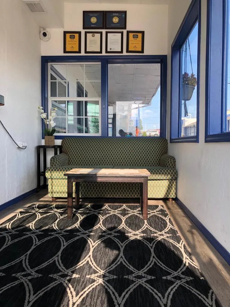 Bed in Budget Inn & Suites