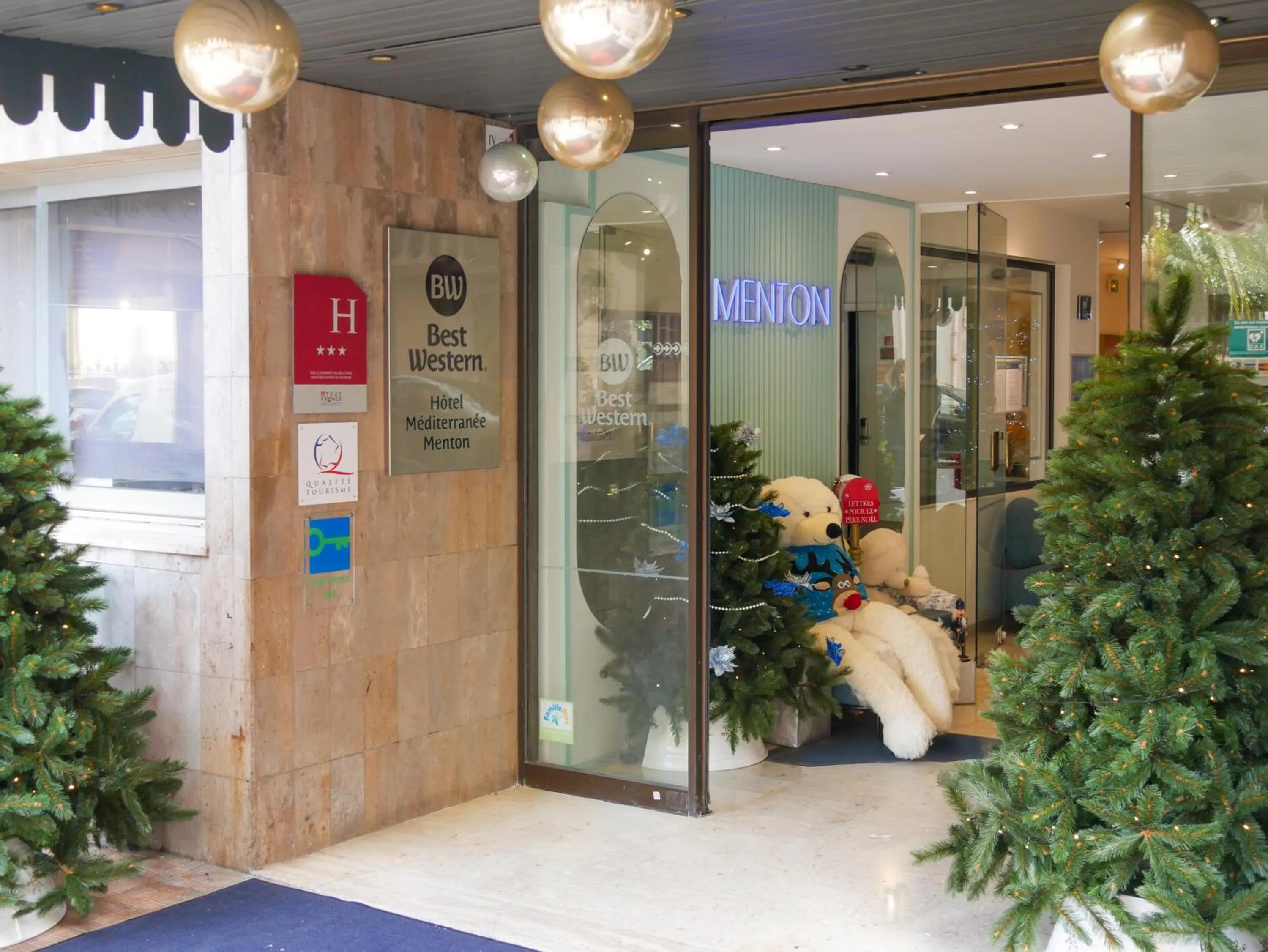 Lobby or reception in Best Western Hotel Mediterranee Menton