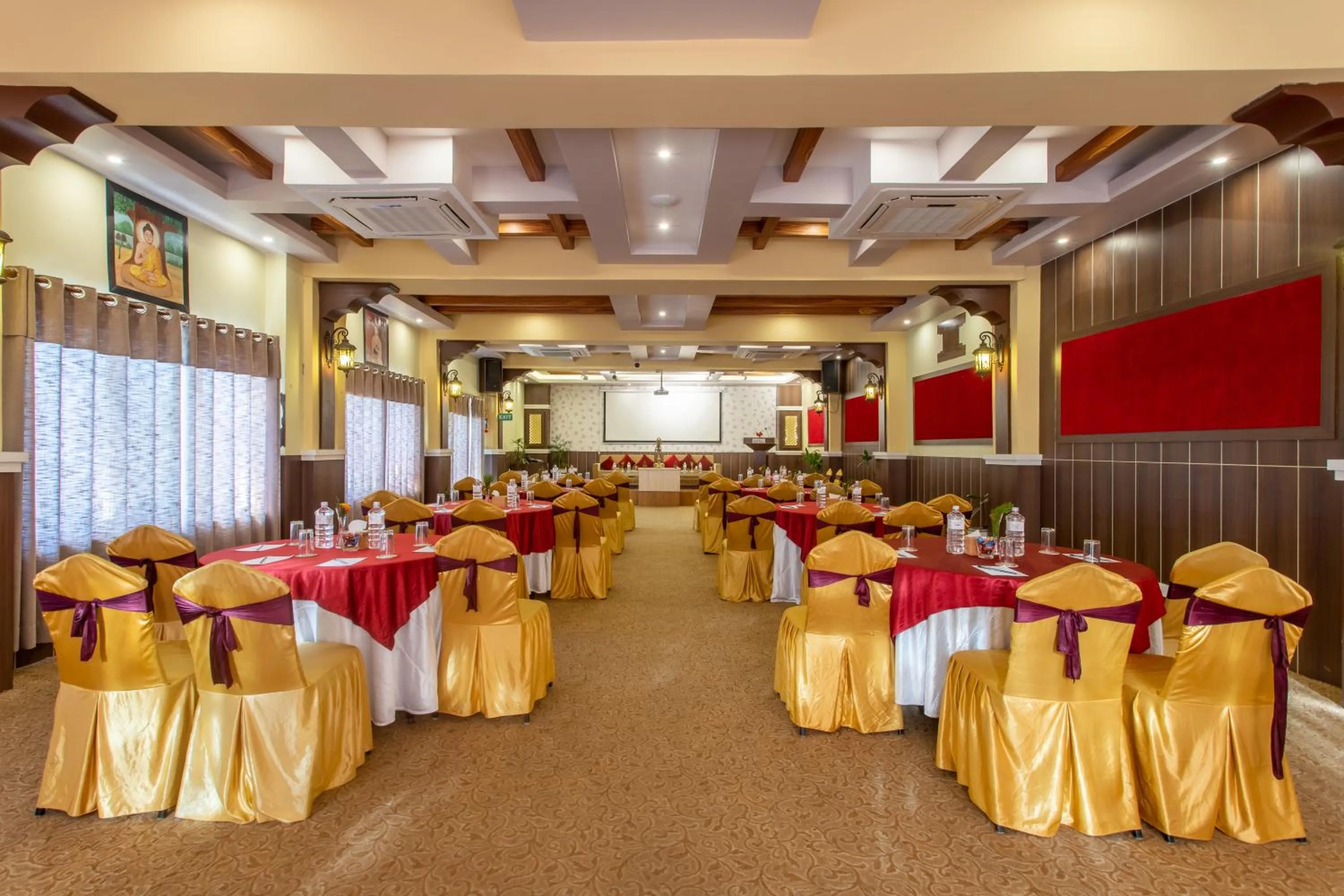 Restaurant/places to eat in Hotel Sarathi