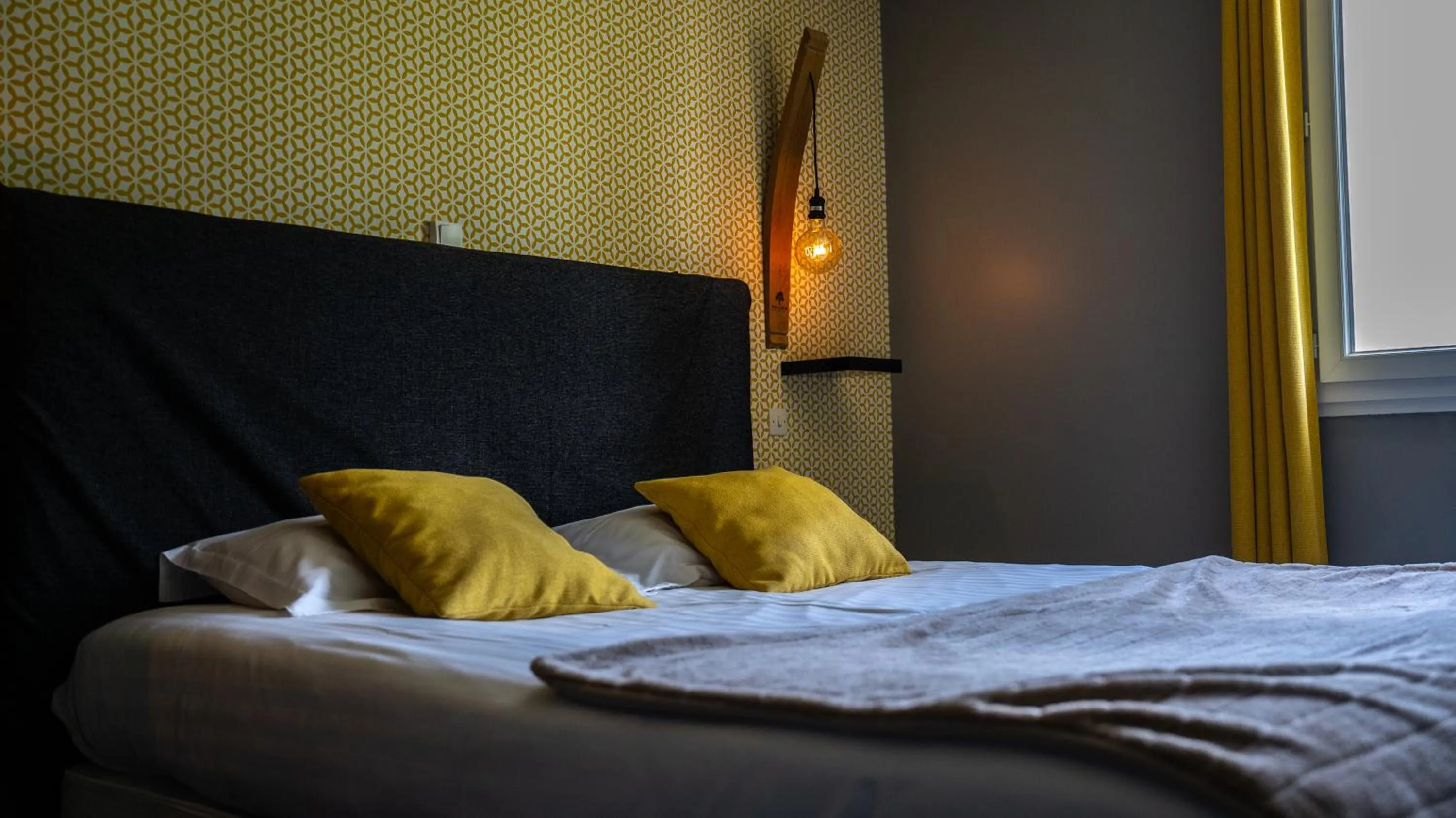 Bed in Hôtel Parc Adélie - Logis Hôtels