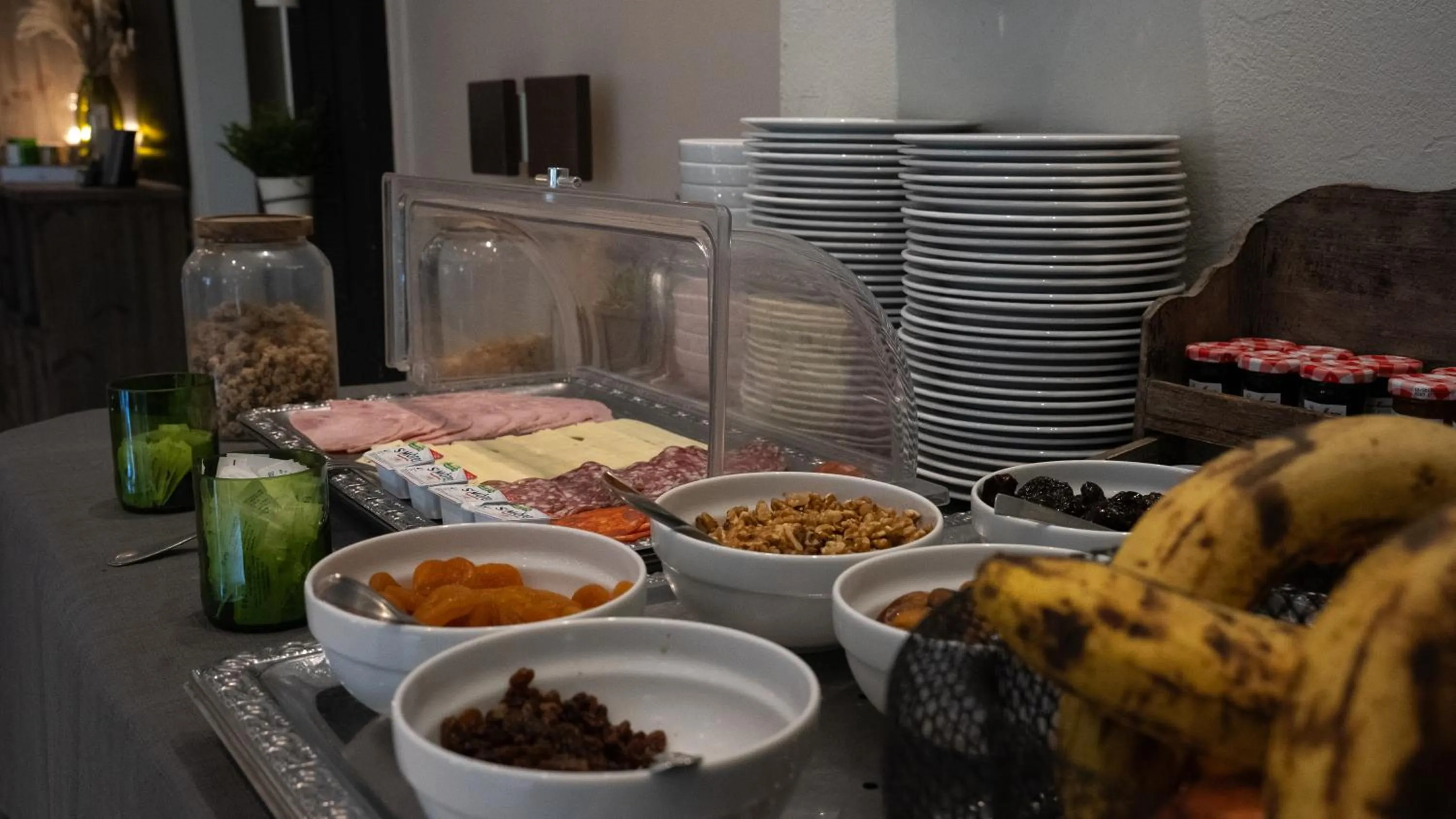 Buffet breakfast in Hôtel Parc Adélie - Logis Hôtels