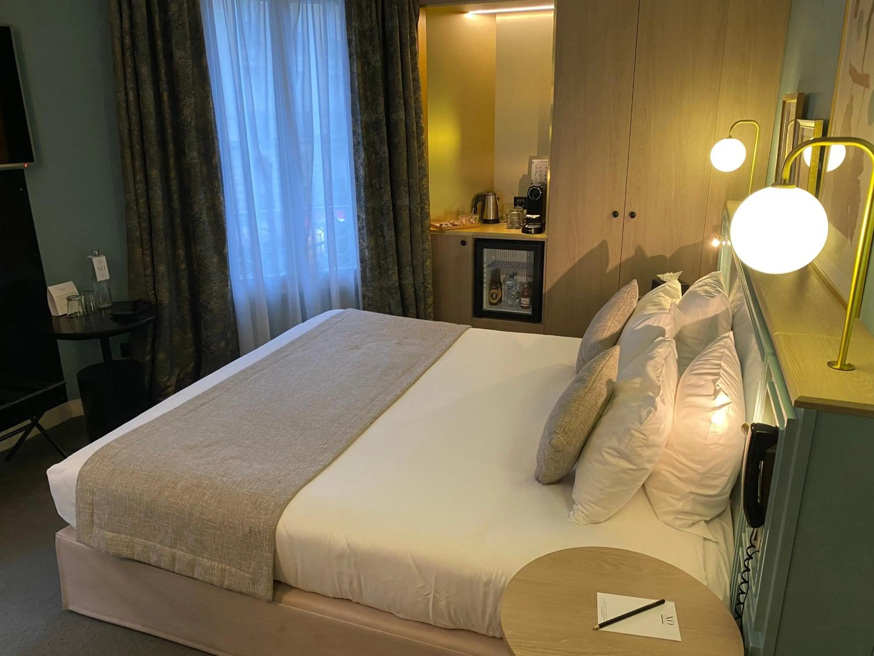 Bed in XO Hotel Paris