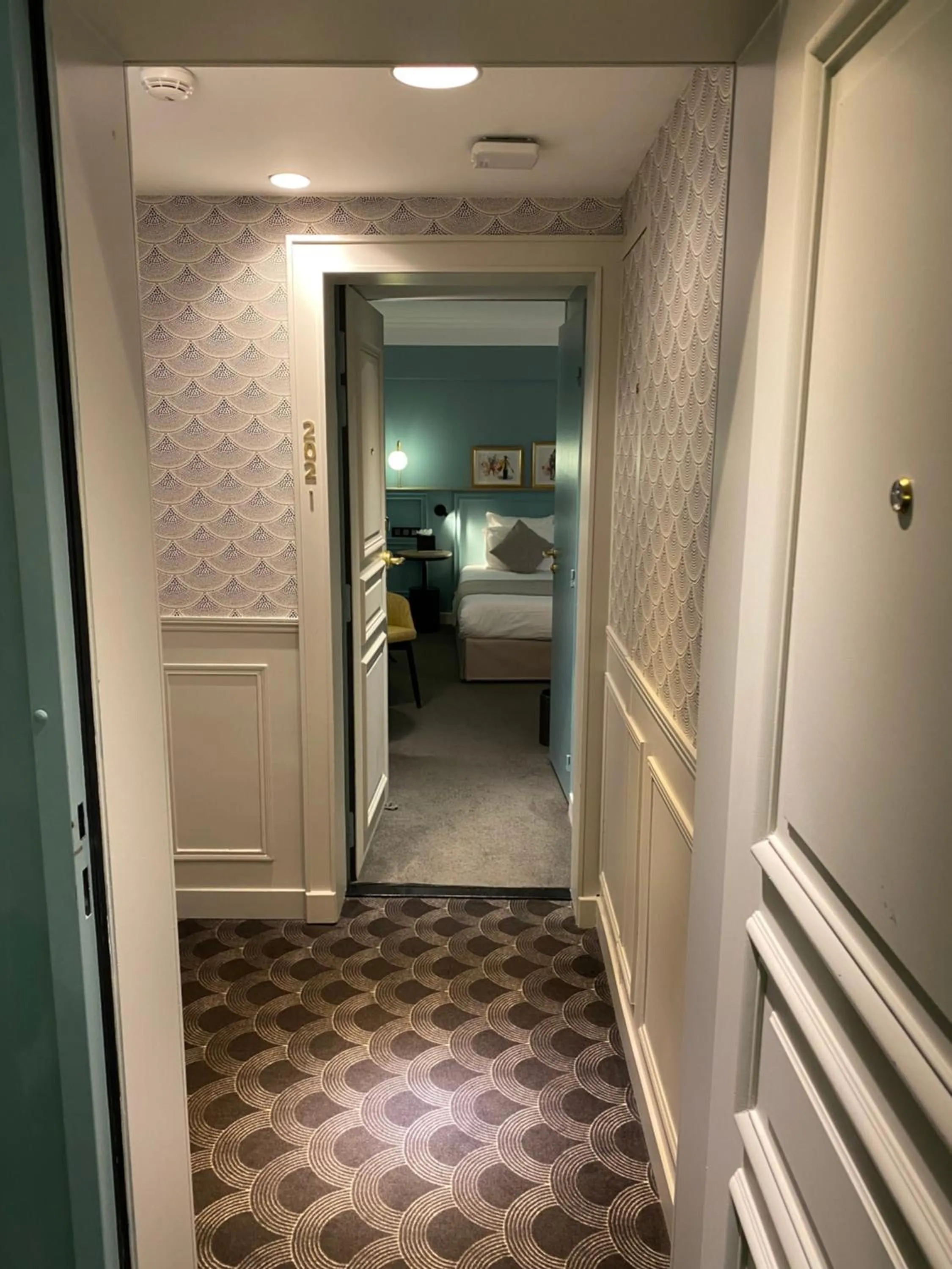 Bed in XO Hotel Paris