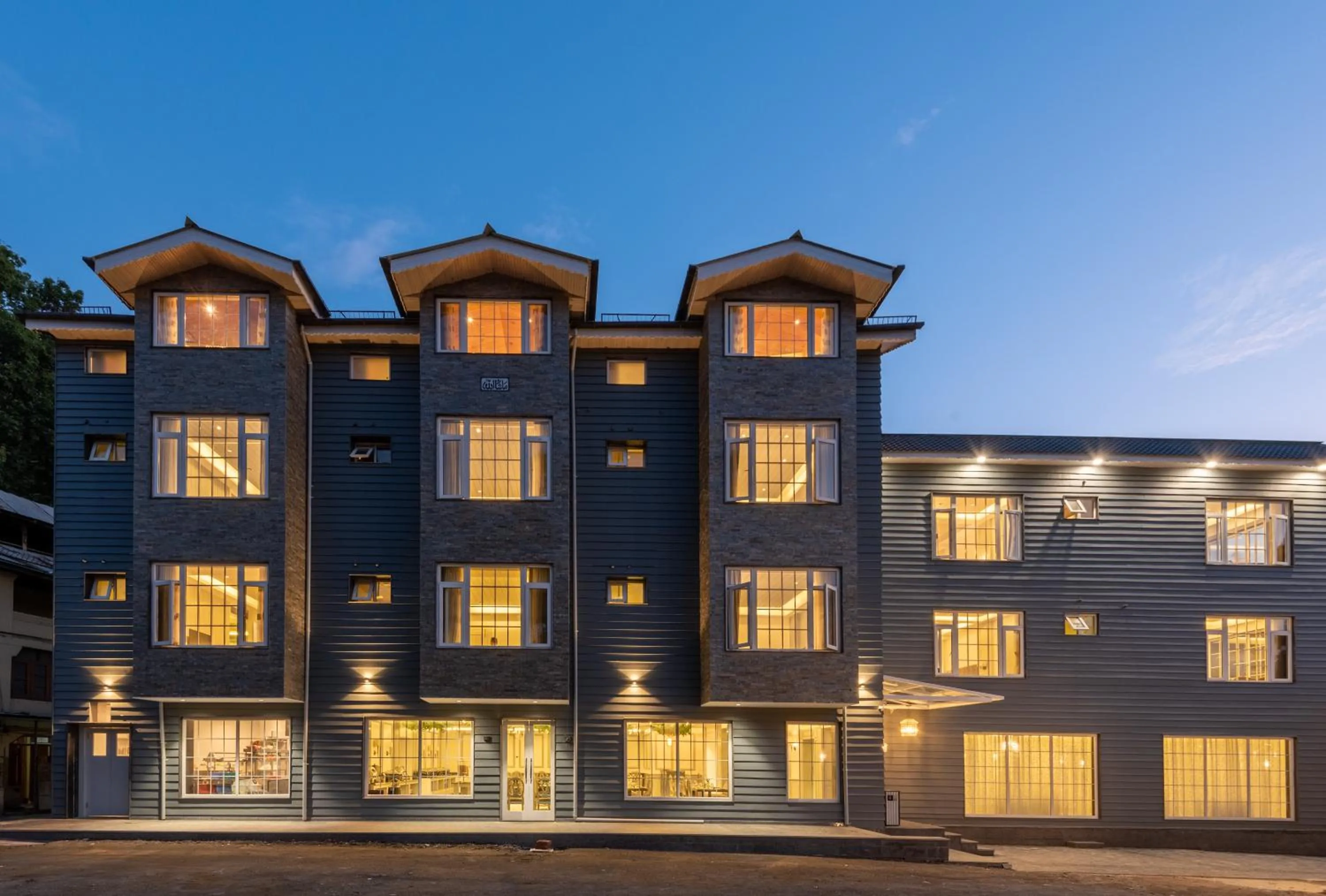 Property building in Hotel Grand Boulevard