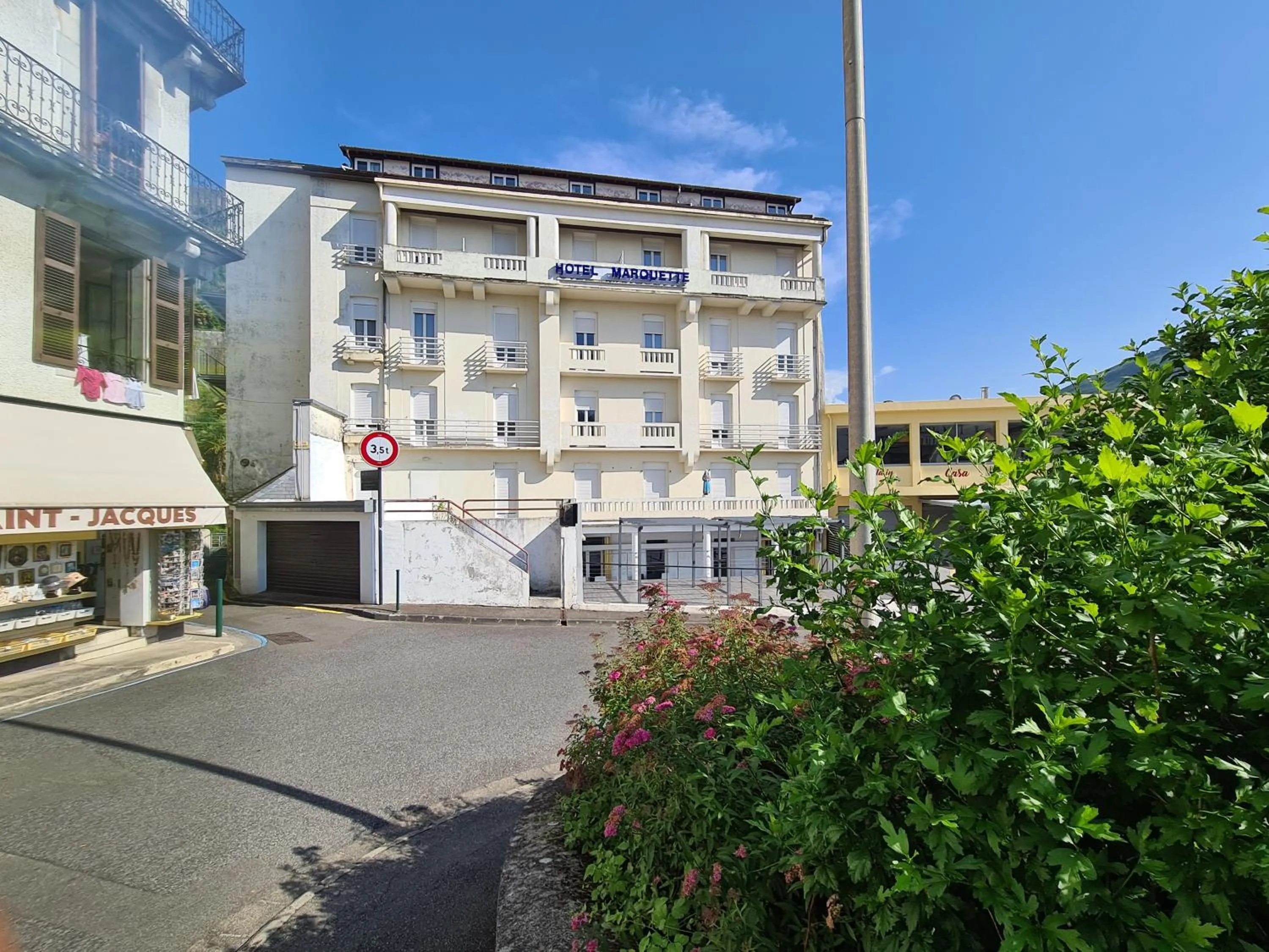 Property building in Hôtel Marquette