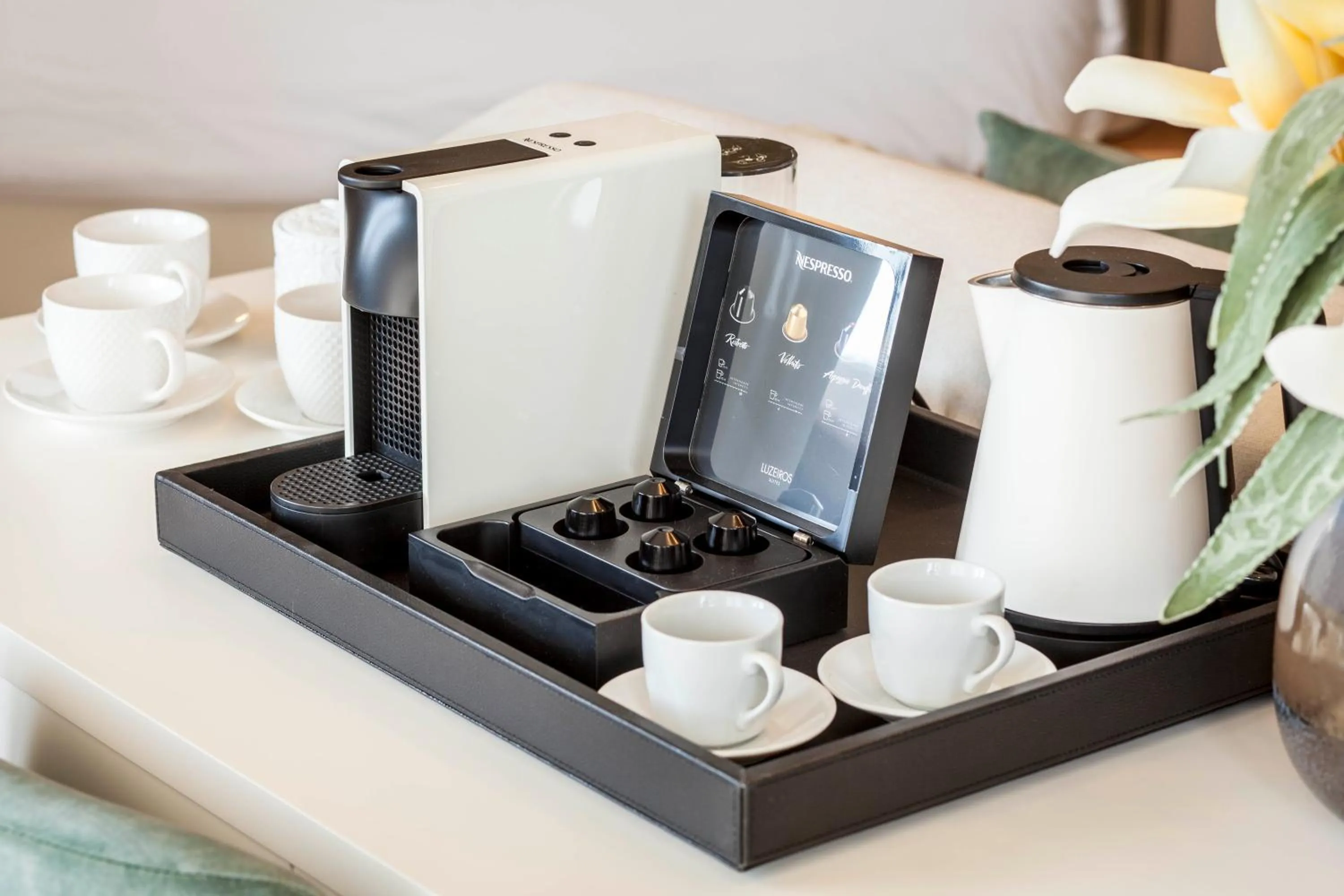 Coffee/tea facilities in Luzeiros Suites
