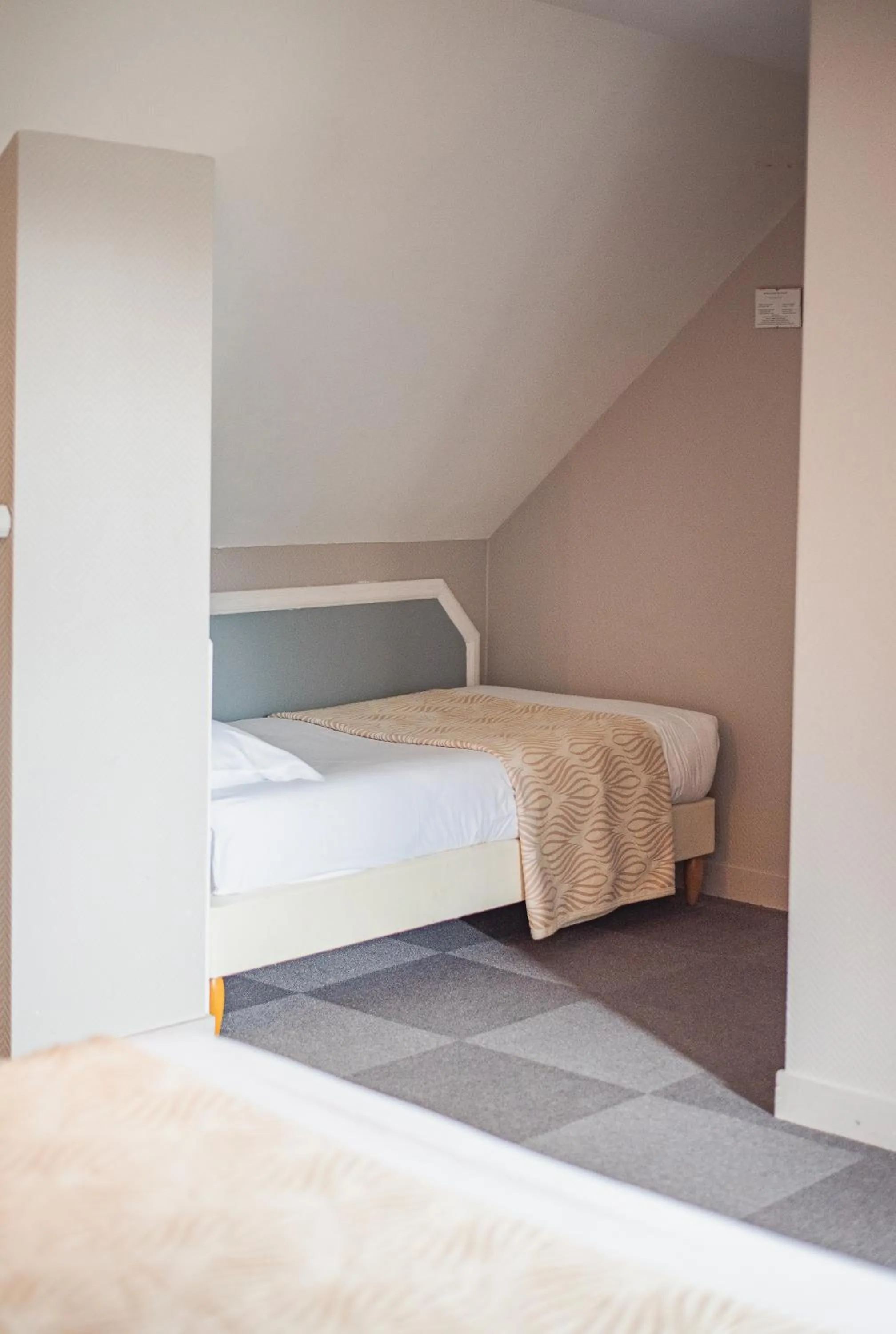 Bed in Hôtel La Tour des Anglais