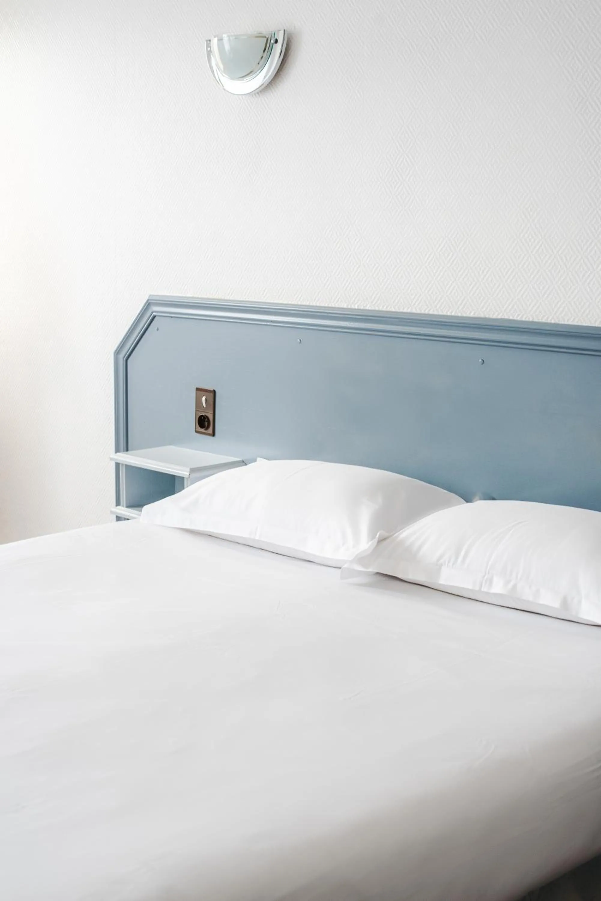 Bed in Hôtel La Tour des Anglais