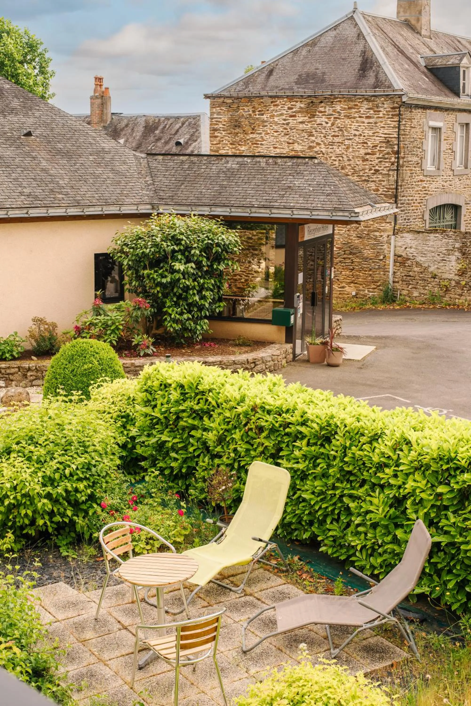 Garden in Hôtel La Tour des Anglais