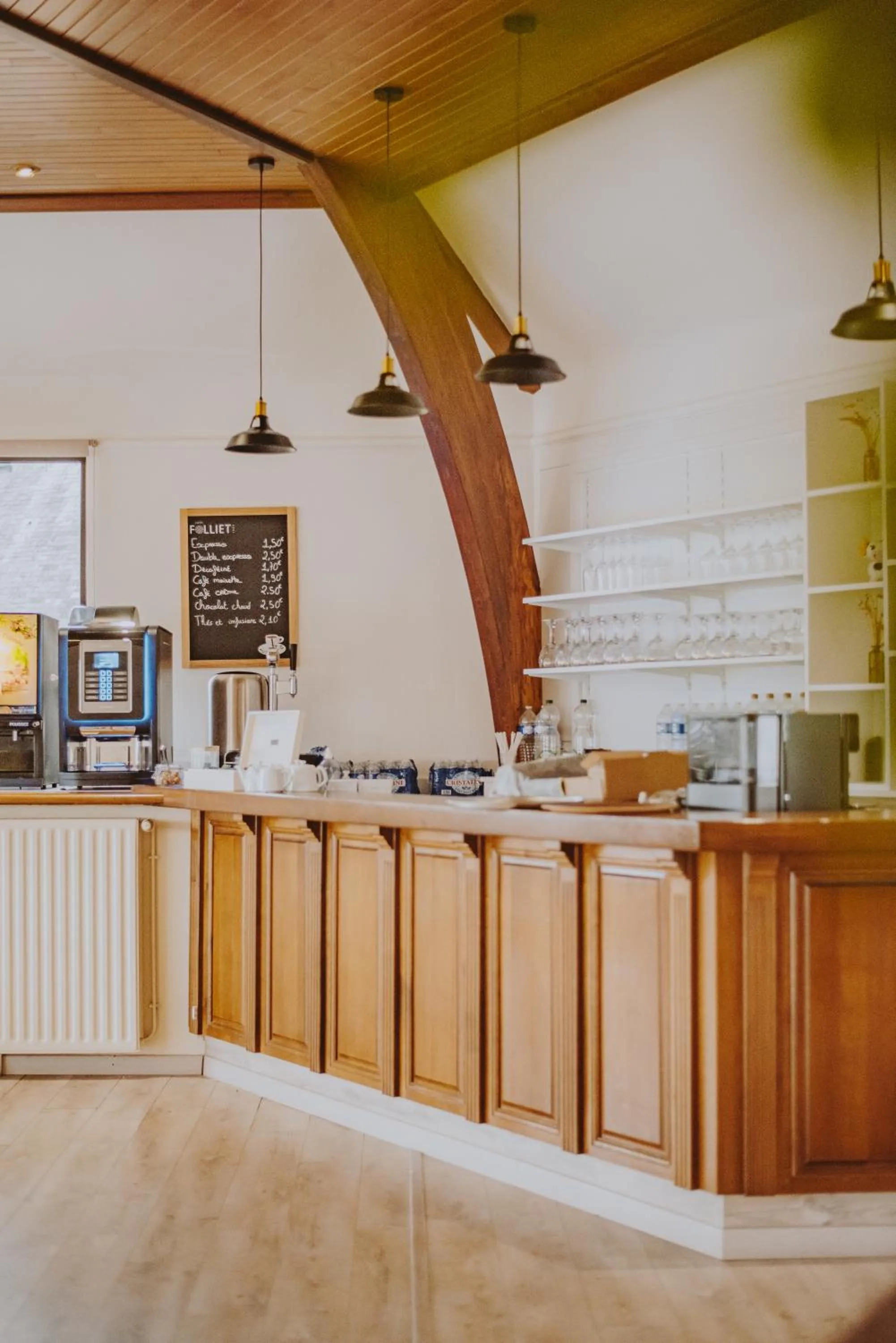 Lounge or bar in Hôtel La Tour des Anglais