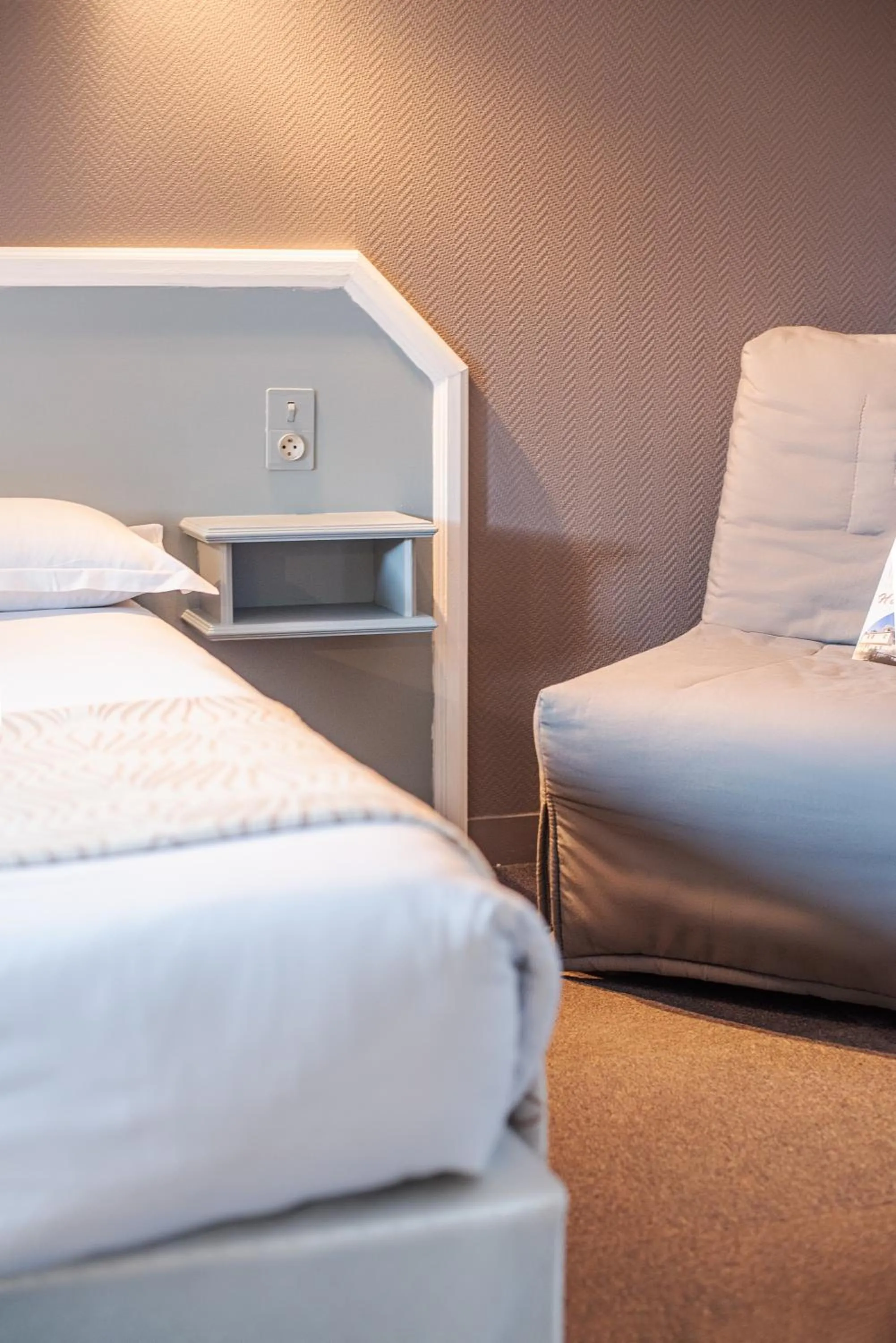 Bed in Hôtel La Tour des Anglais