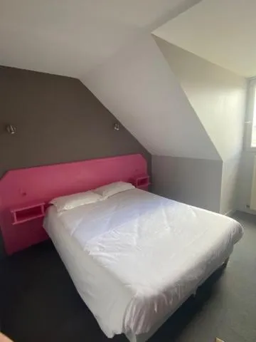 Bed in Hôtel La Tour des Anglais