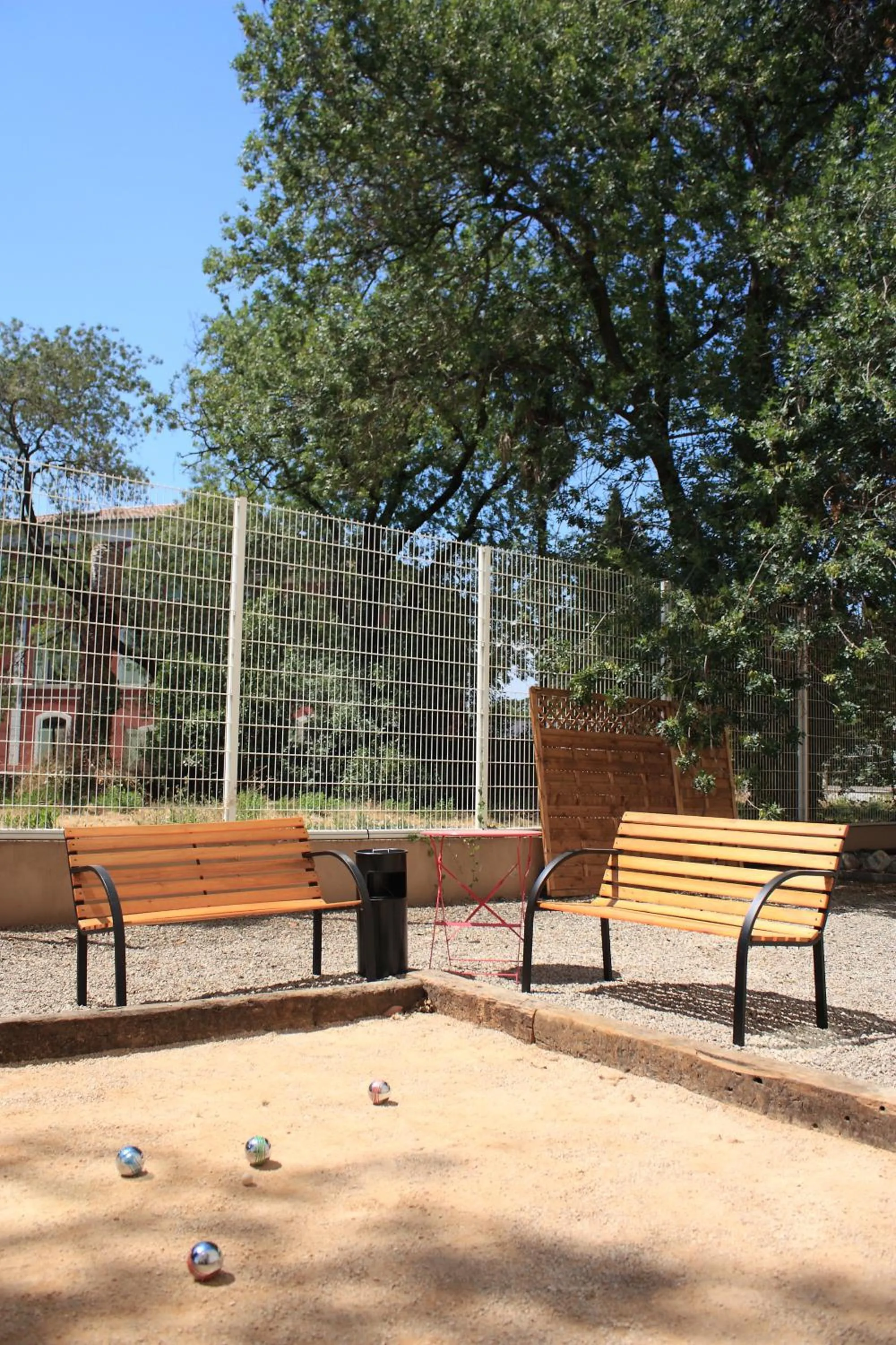 Entertainment in Kyriad Hotel Cannes Mandelieu