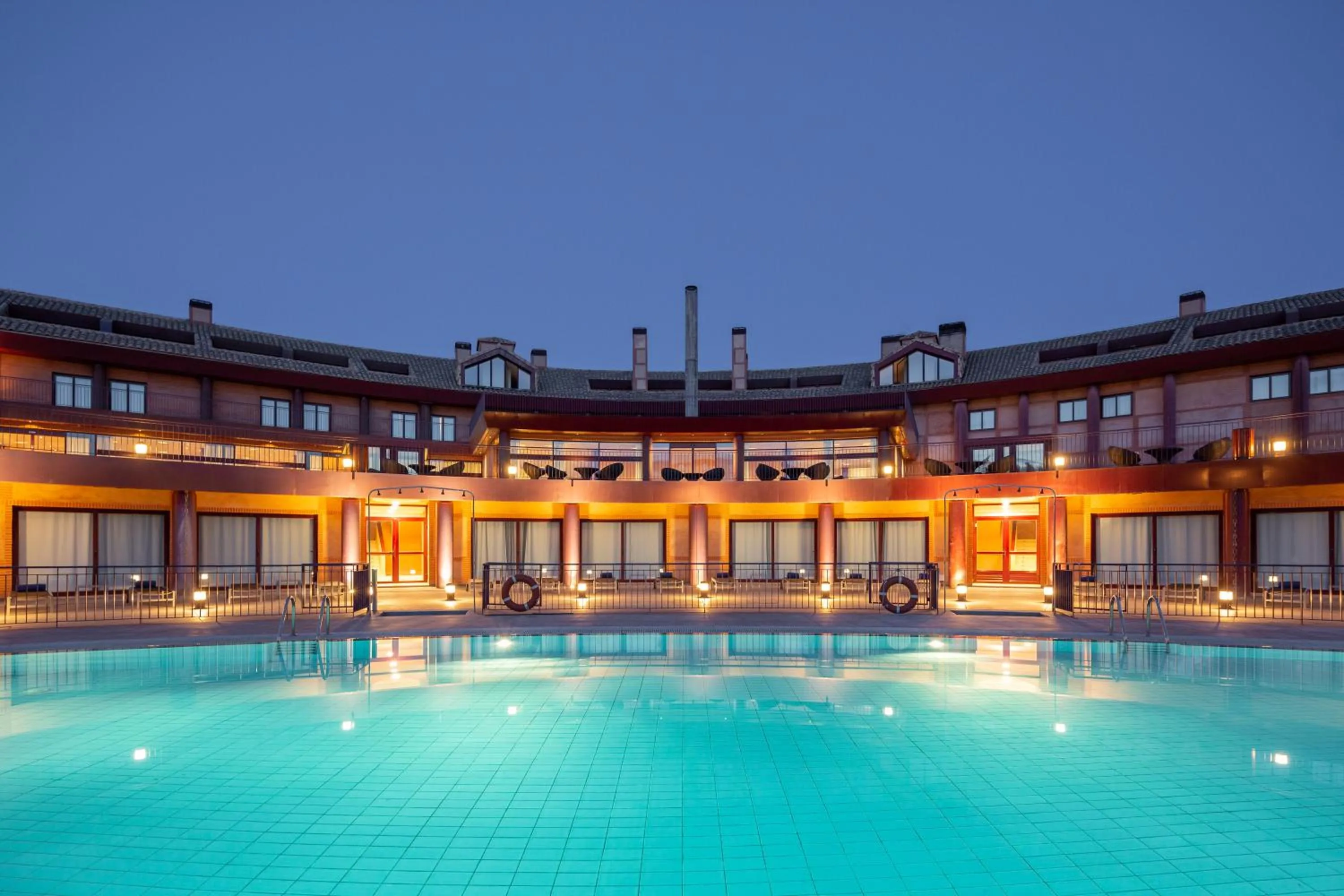 Swimming pool in Exe Layos Golf