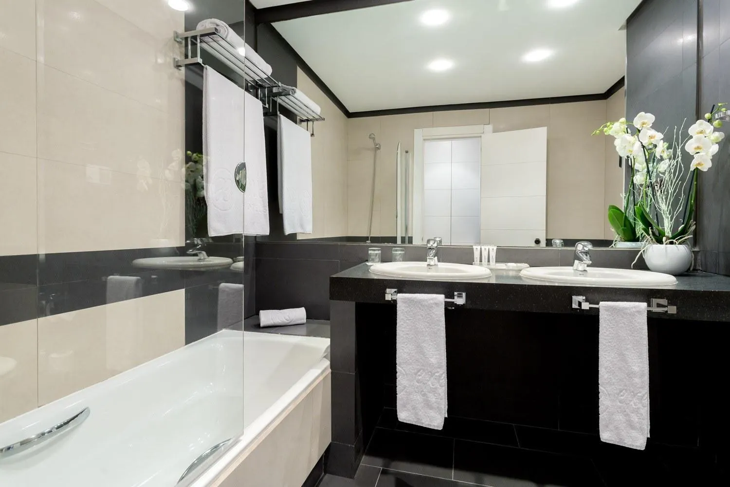 Bathroom in Exe Layos Golf