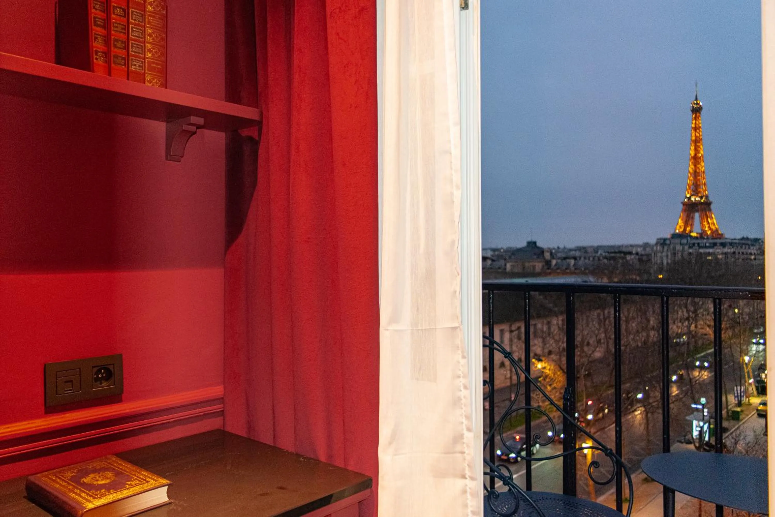 View (from property/room) in Hotel Duquesne Eiffel