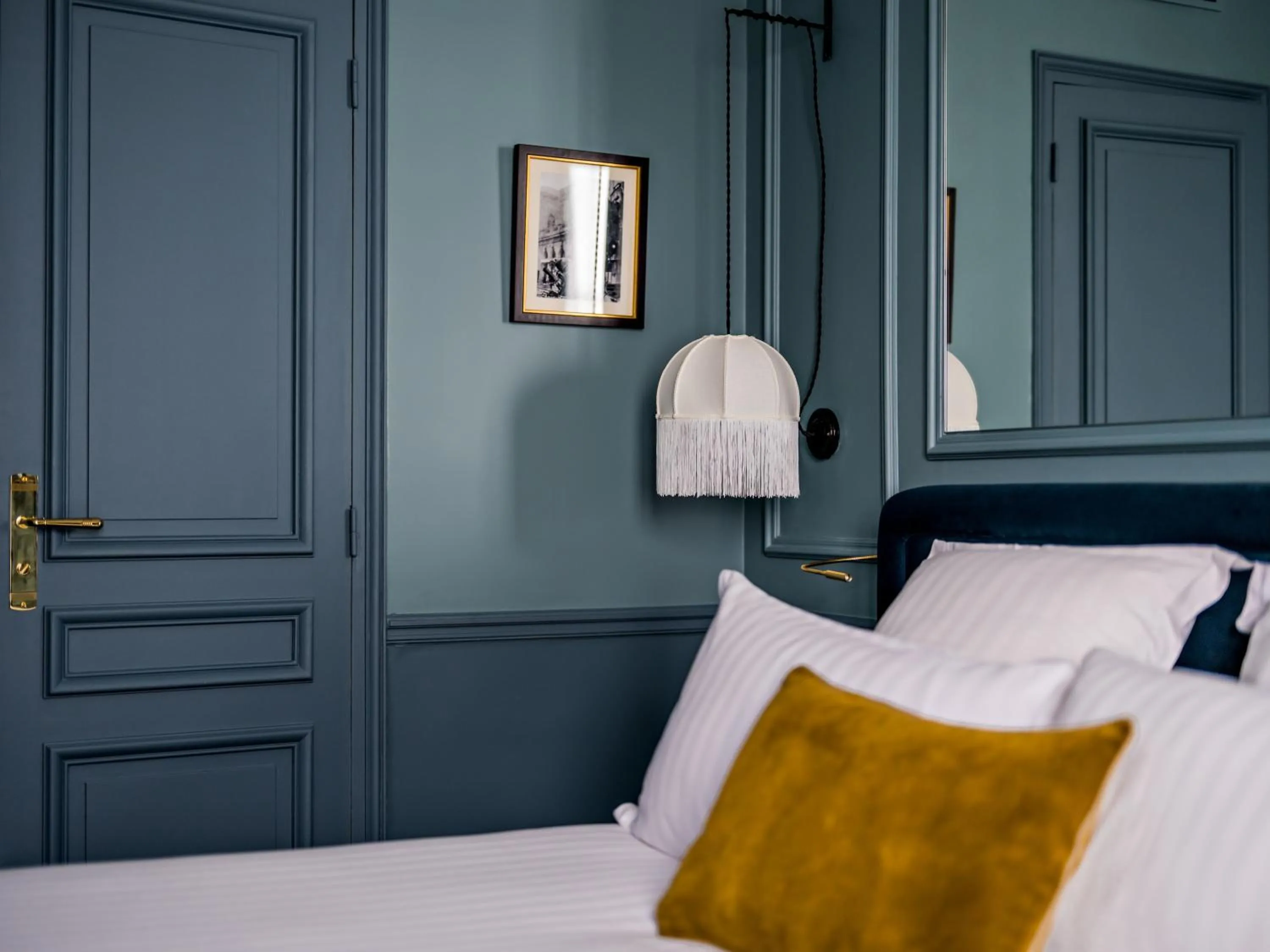 Bed in Hotel Duquesne Eiffel