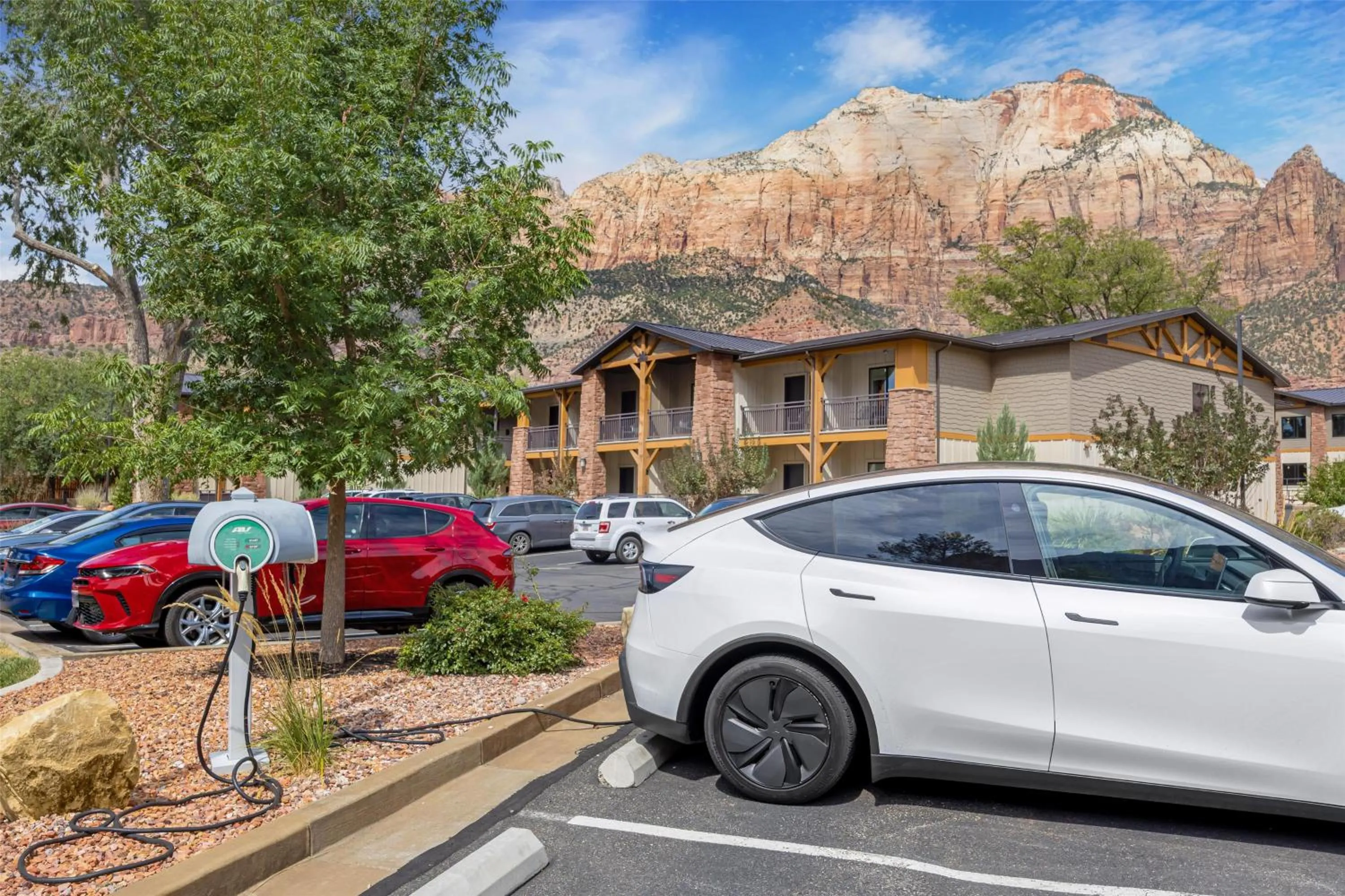 Property building in Best Western Plus Zion Canyon Inn & Suites