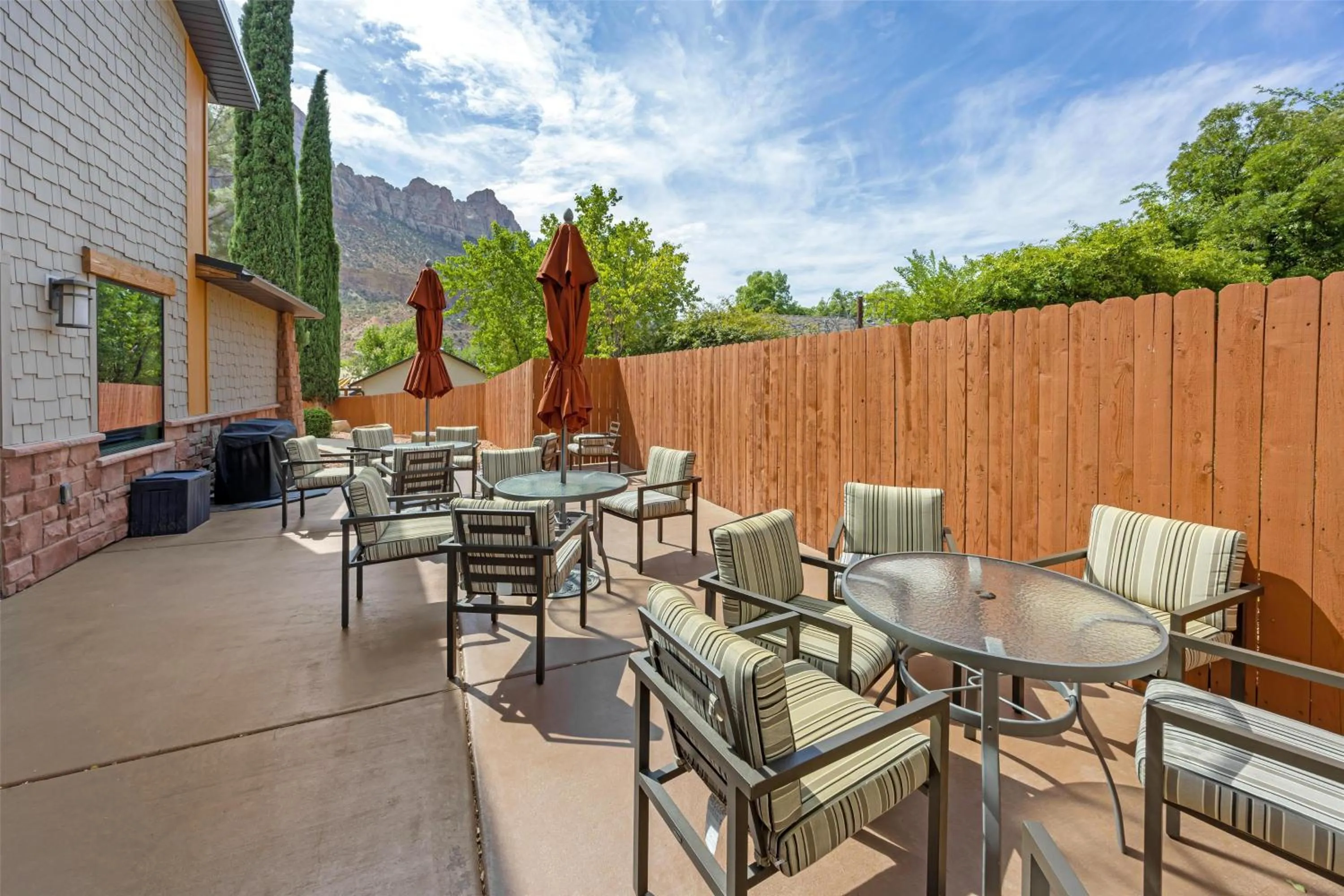 Property building in Best Western Plus Zion Canyon Inn & Suites