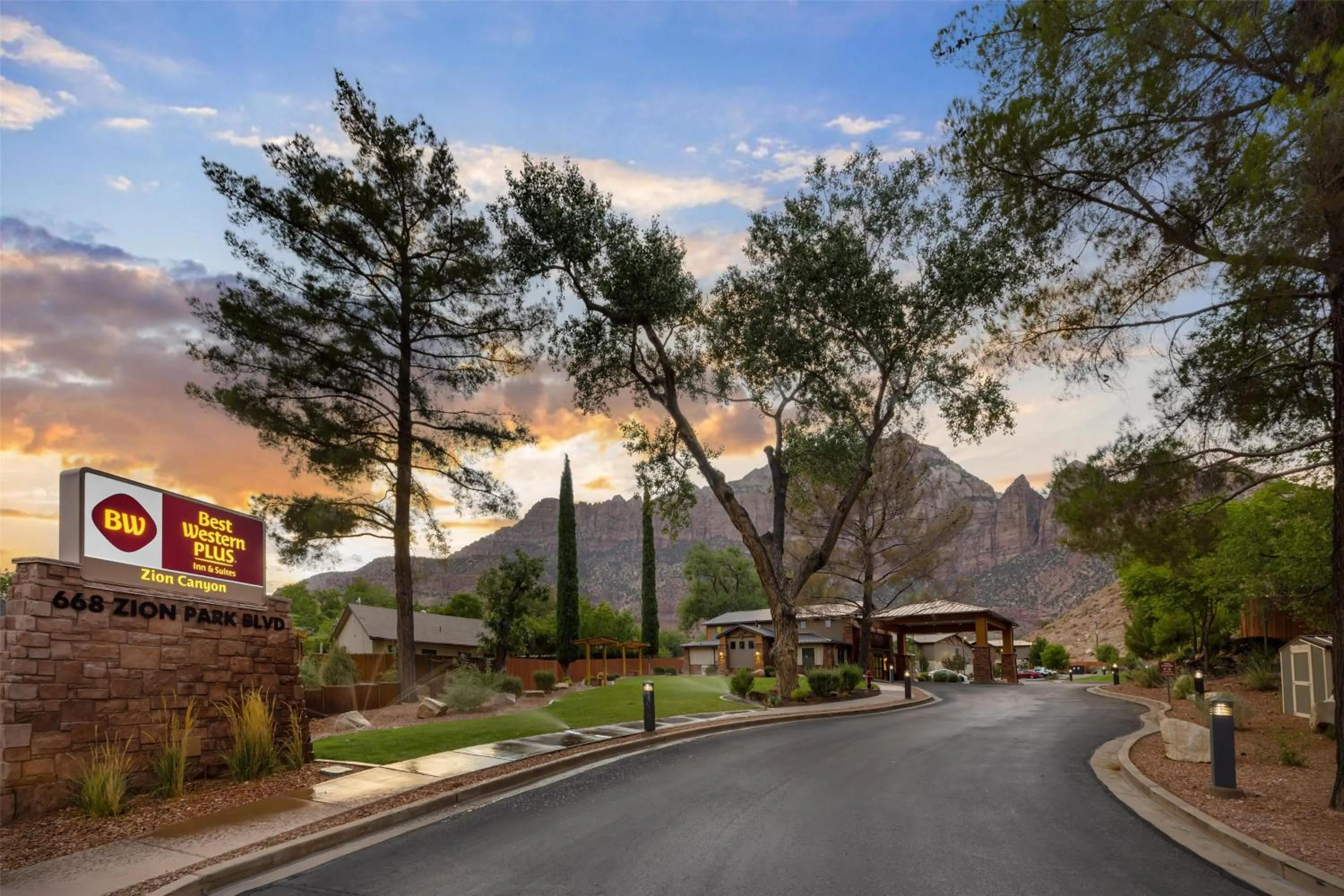 Property building in Best Western Plus Zion Canyon Inn & Suites