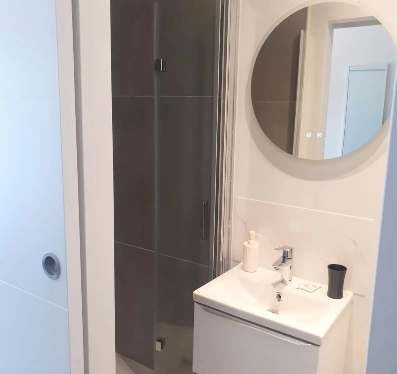 Shower in Hotel Solara