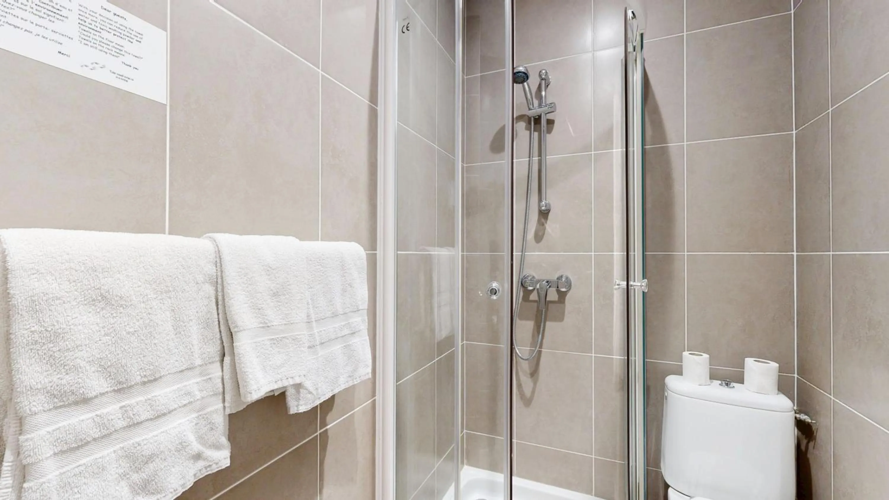 Shower in Hotel Solara