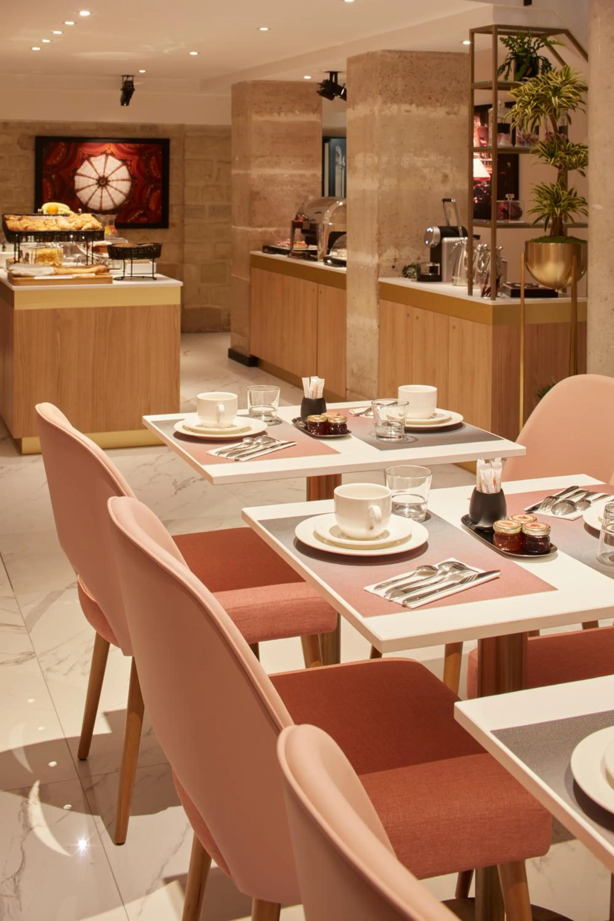 Breakfast in Hotel Atmospheres