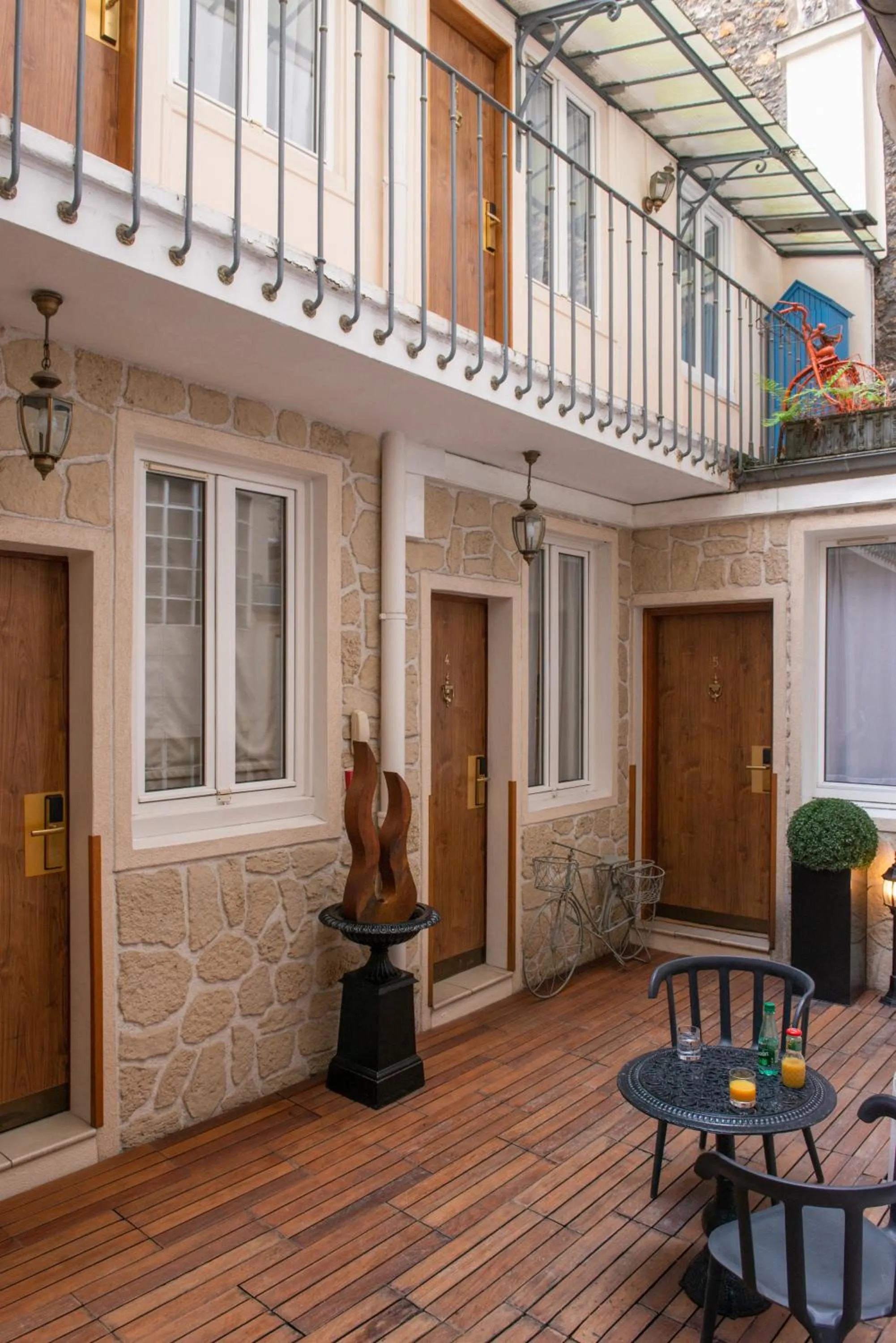 Patio in Hôtel Istria by Magna Arbor